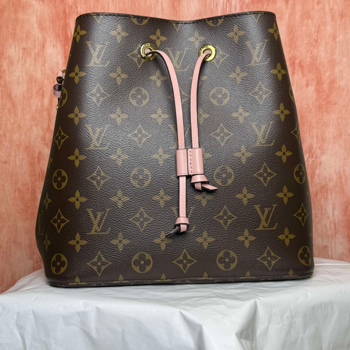 Louis Vuitton NoeNoe MM I Monogram - Rose Poudre 10.24"L x 10.24"H x 6.89"W