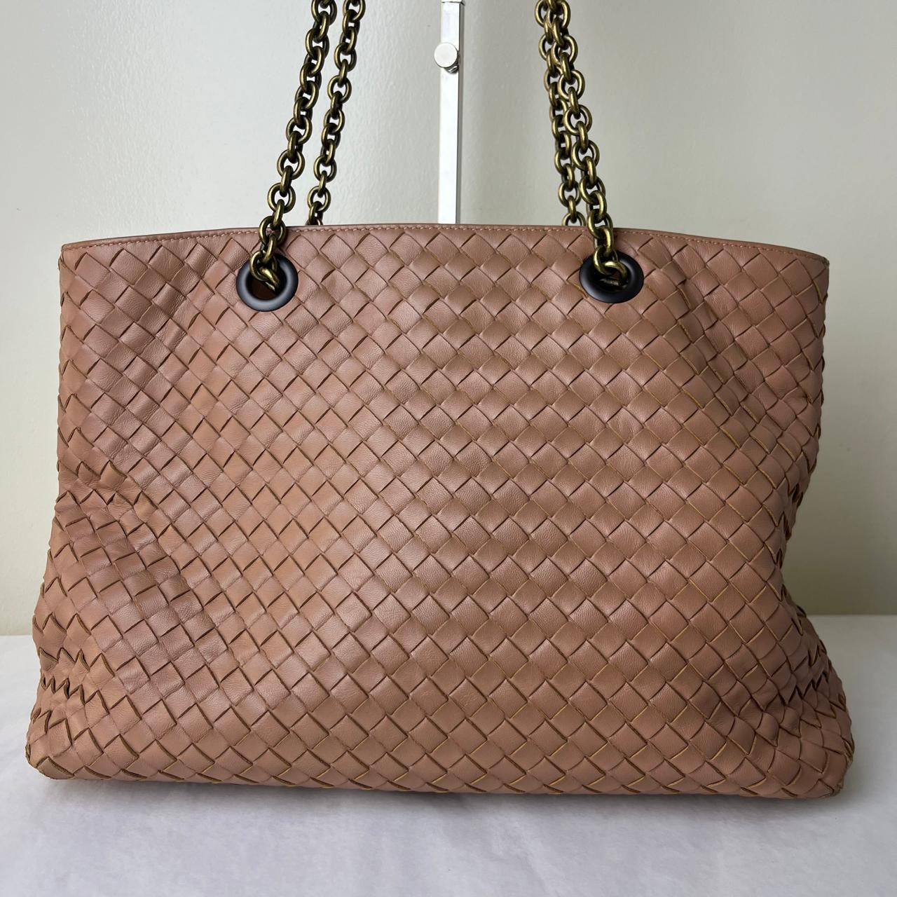 Bottega Veneta Nappa Intrecciato Double Chain Old Rose – 6.7"H x 10.2"L x 2.4"W
