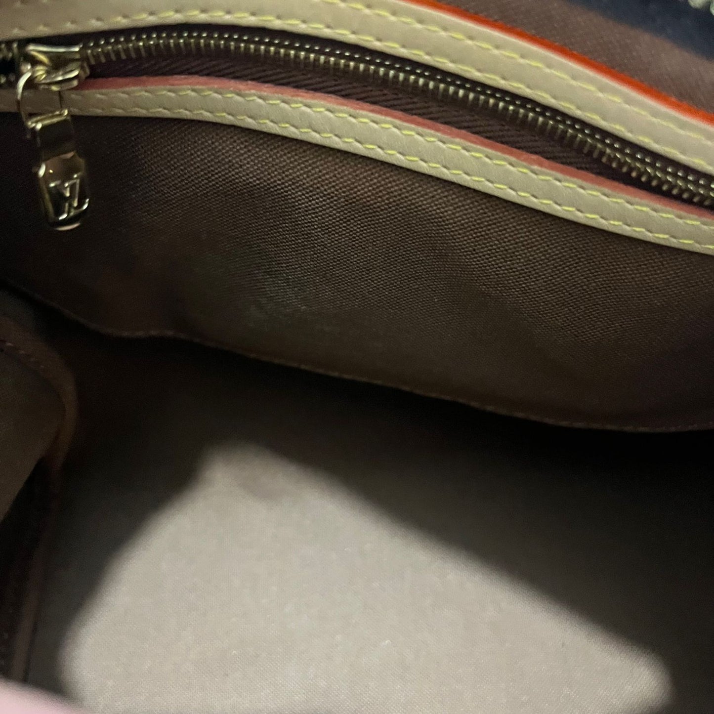 Louis Vuitton Speedy 25 Monogram Canvas β 7.5"H x 10"L x 6"W