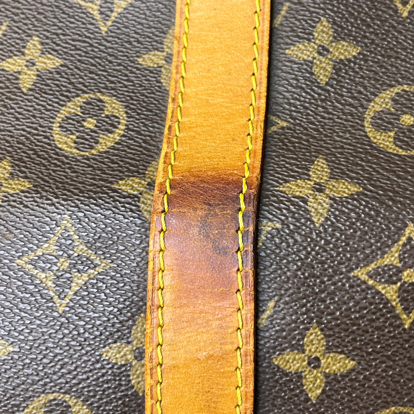 Louis Vuitton Keepall 55 Monogram Canvas – 11.8"H x 21.7"L x 9.4"W