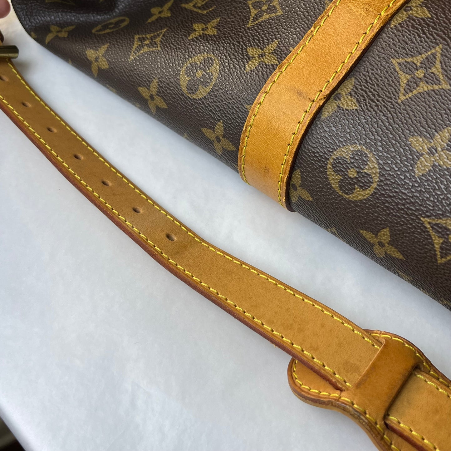 Louis Vuitton Keepall 55 Monogram Canvas – 11.8"H x 21.7"L x 9.4"W