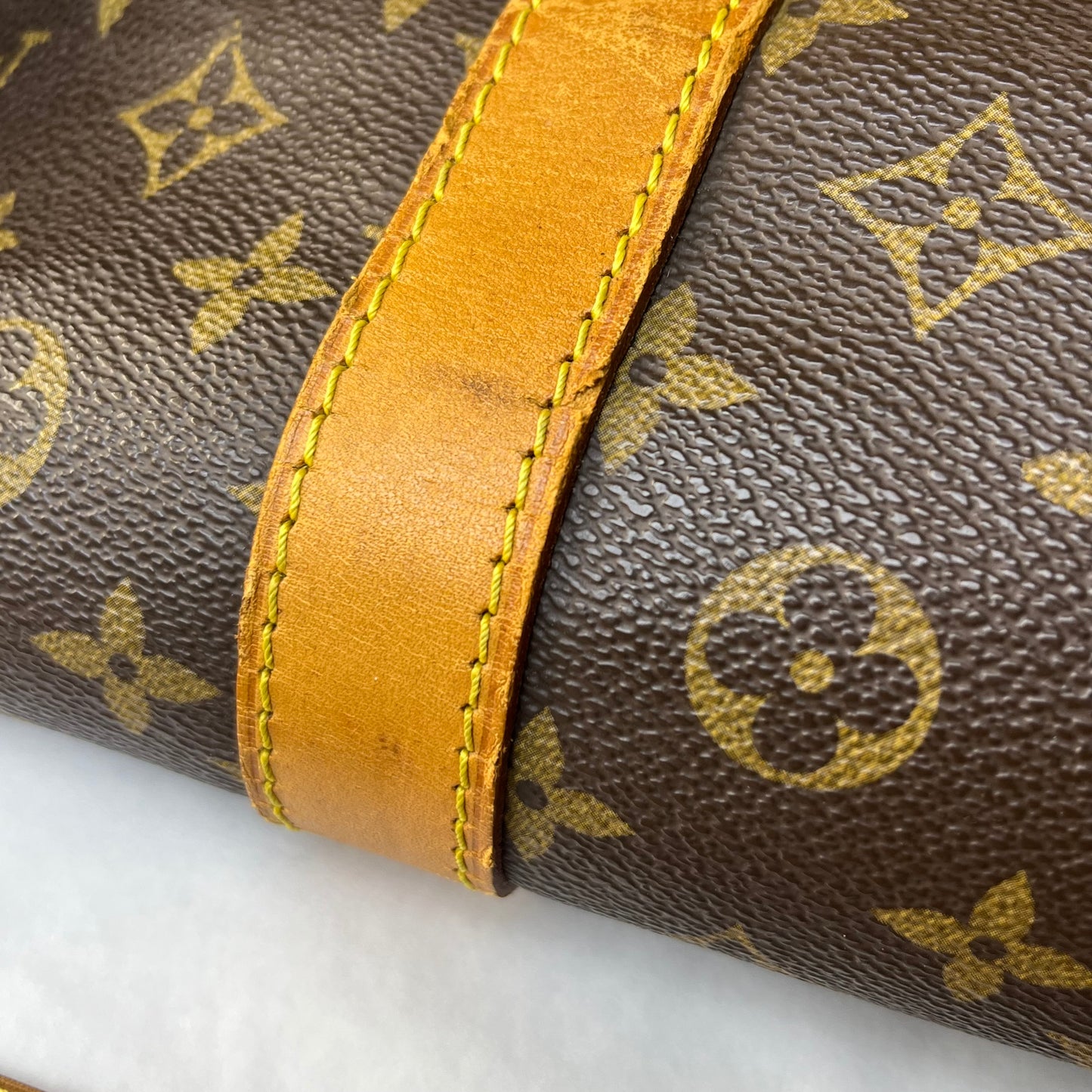 Louis Vuitton Keepall 55 Monogram Canvas – 11.8"H x 21.7"L x 9.4"W