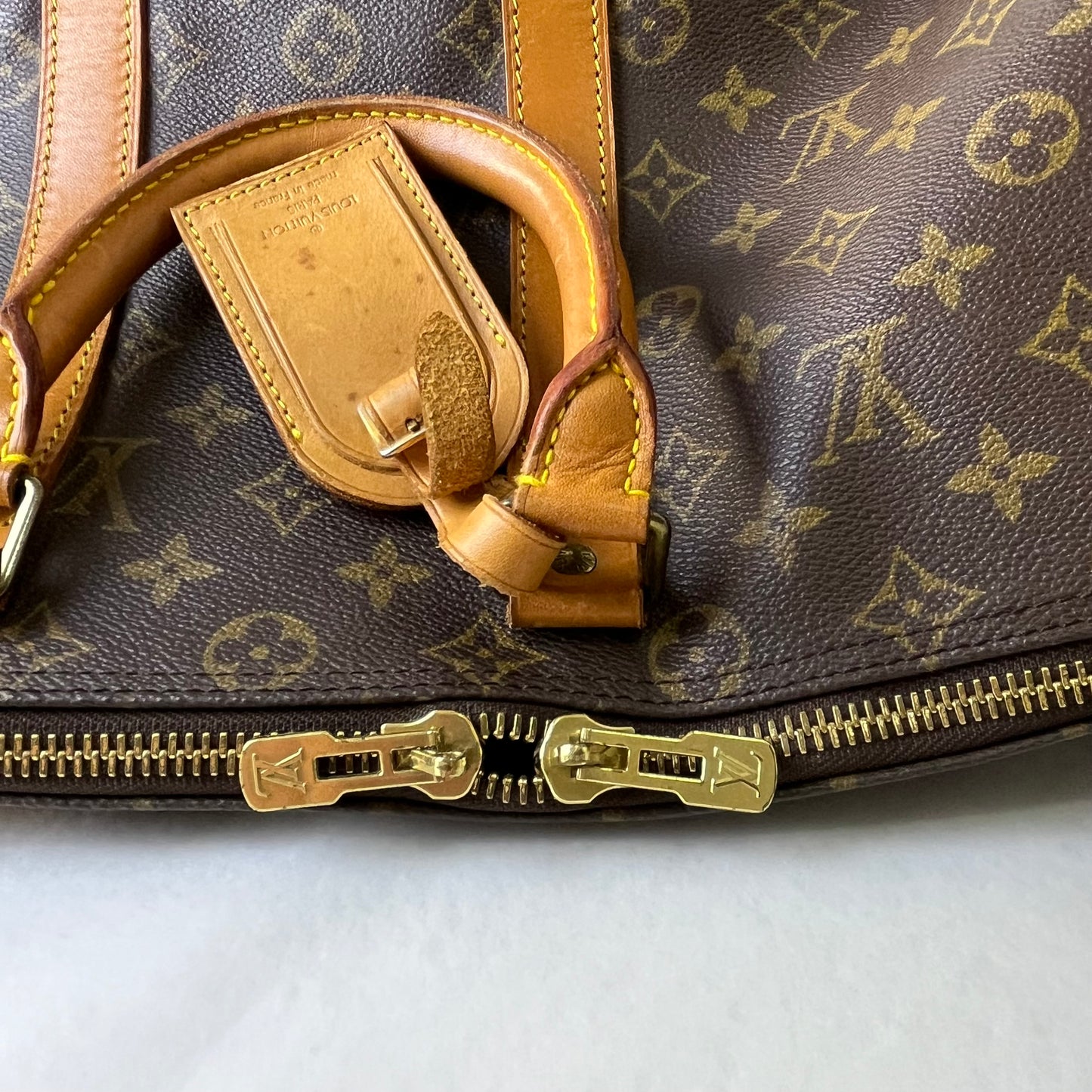 Louis Vuitton Keepall 55 Monogram Canvas – 11.8"H x 21.7"L x 9.4"W