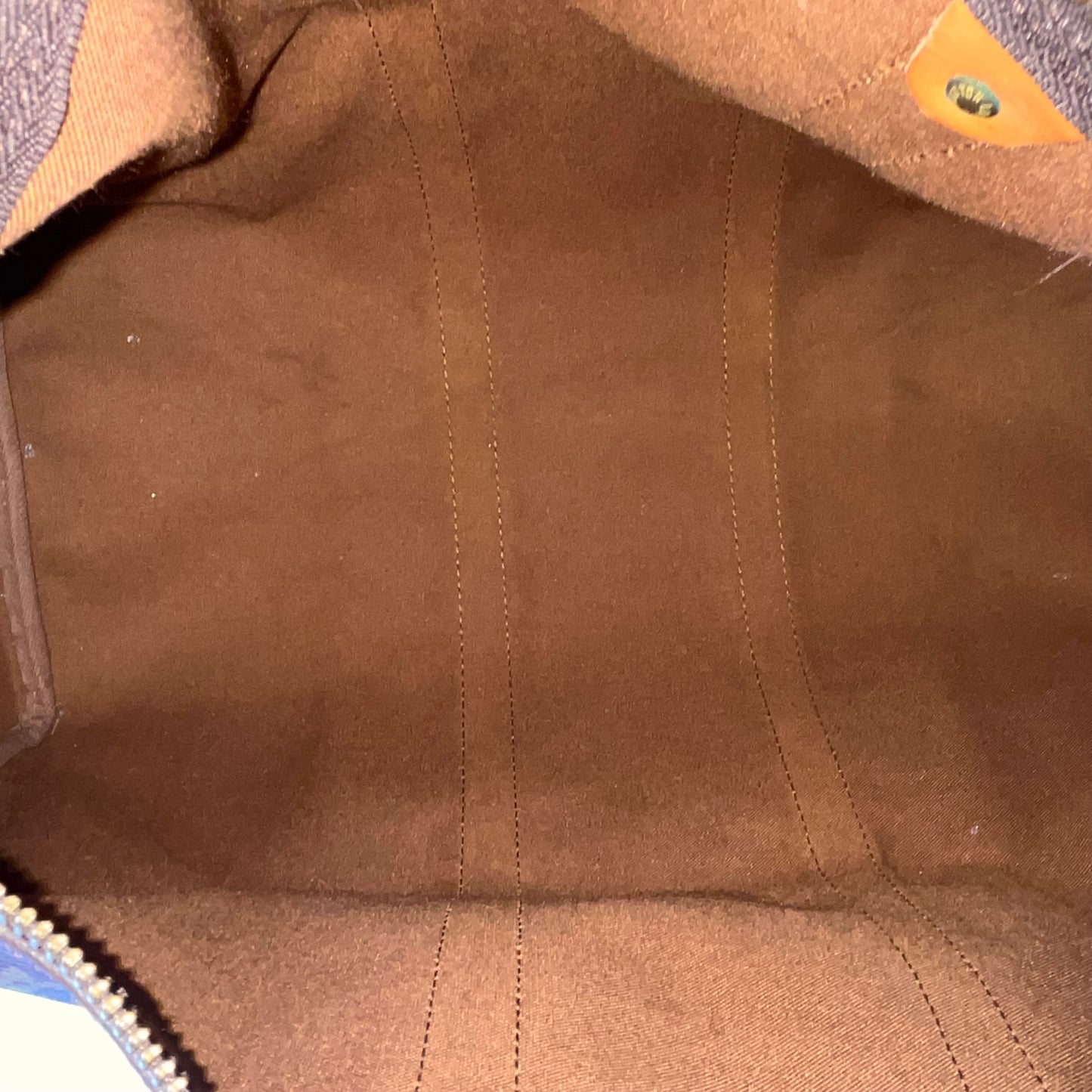 Louis Vuitton Keepall 55 Monogram Canvas – 11.8"H x 21.7"L x 9.4"W