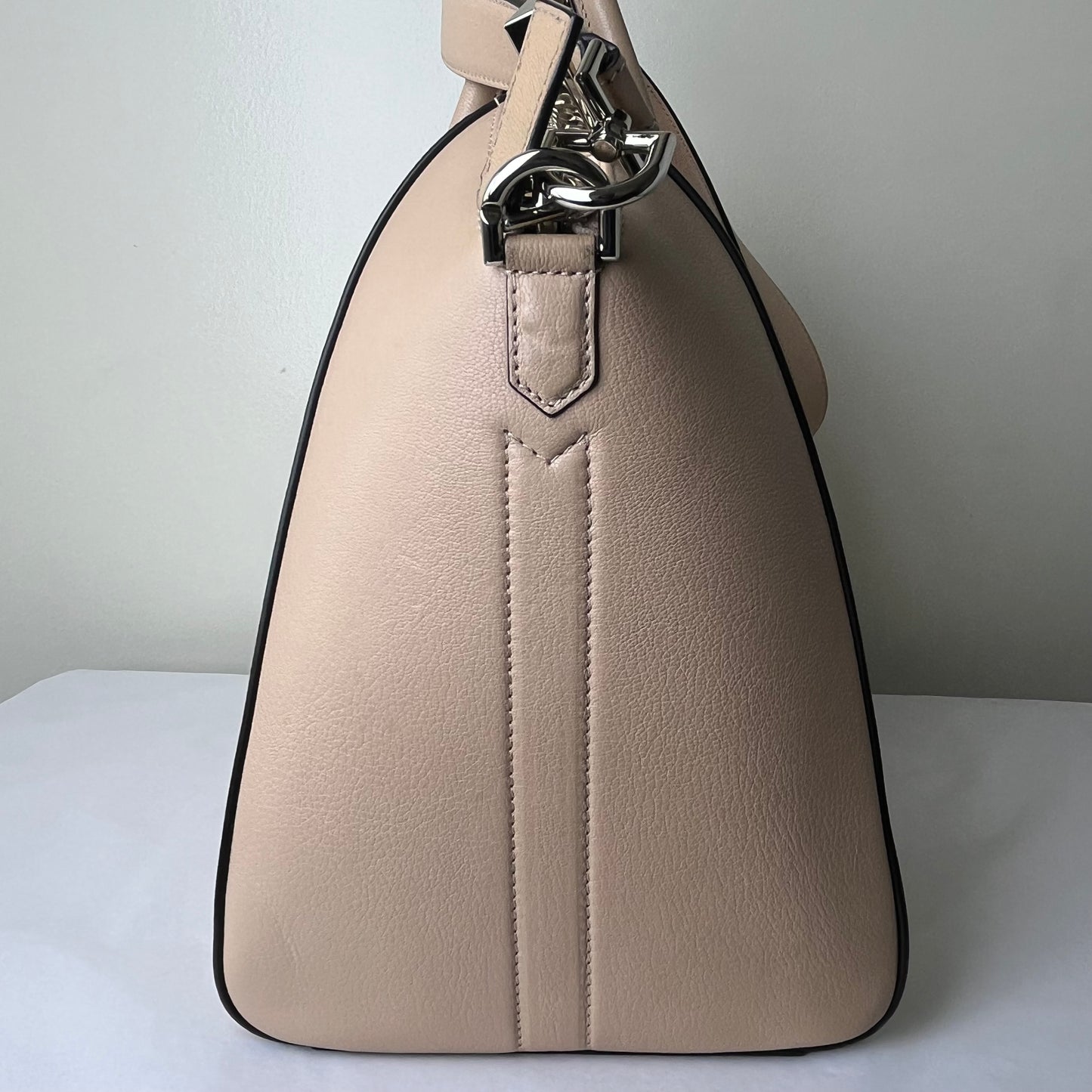 Givenchy Antigona Large Apricot – 10.2"H x 14"L x 6.3"W