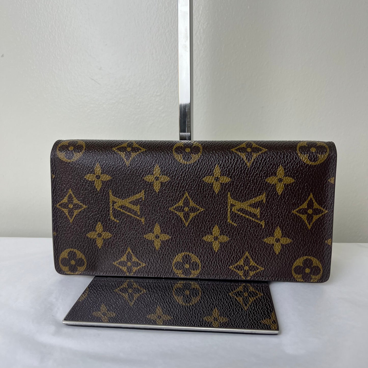 Louis Vuitton Brazza Wallet Monogram Canvas – 3.9"H x 7.5"L x 0.8"W
