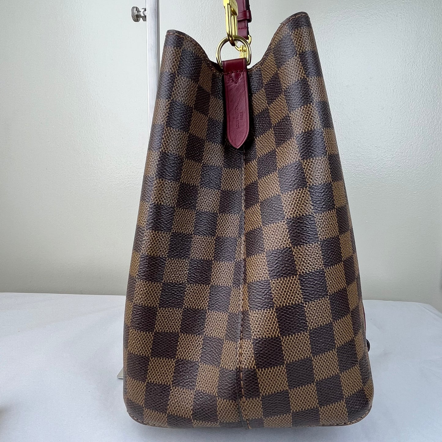 Louis Vuitton NeoNoe Damier Ebene Maroon Trims – 10.2"H x 8.7"L x 10.2"W