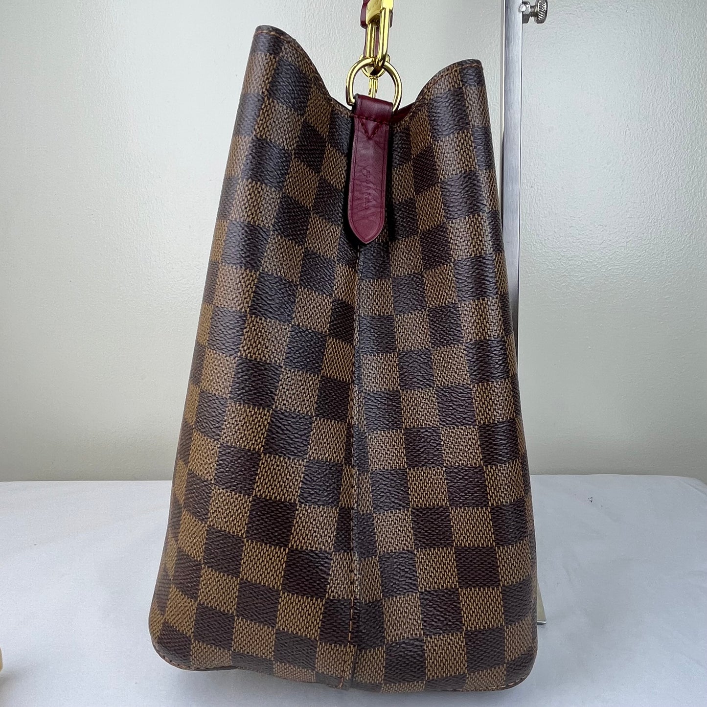 Louis Vuitton NeoNoe Damier Ebene Maroon Trims – 10.2"H x 8.7"L x 10.2"W