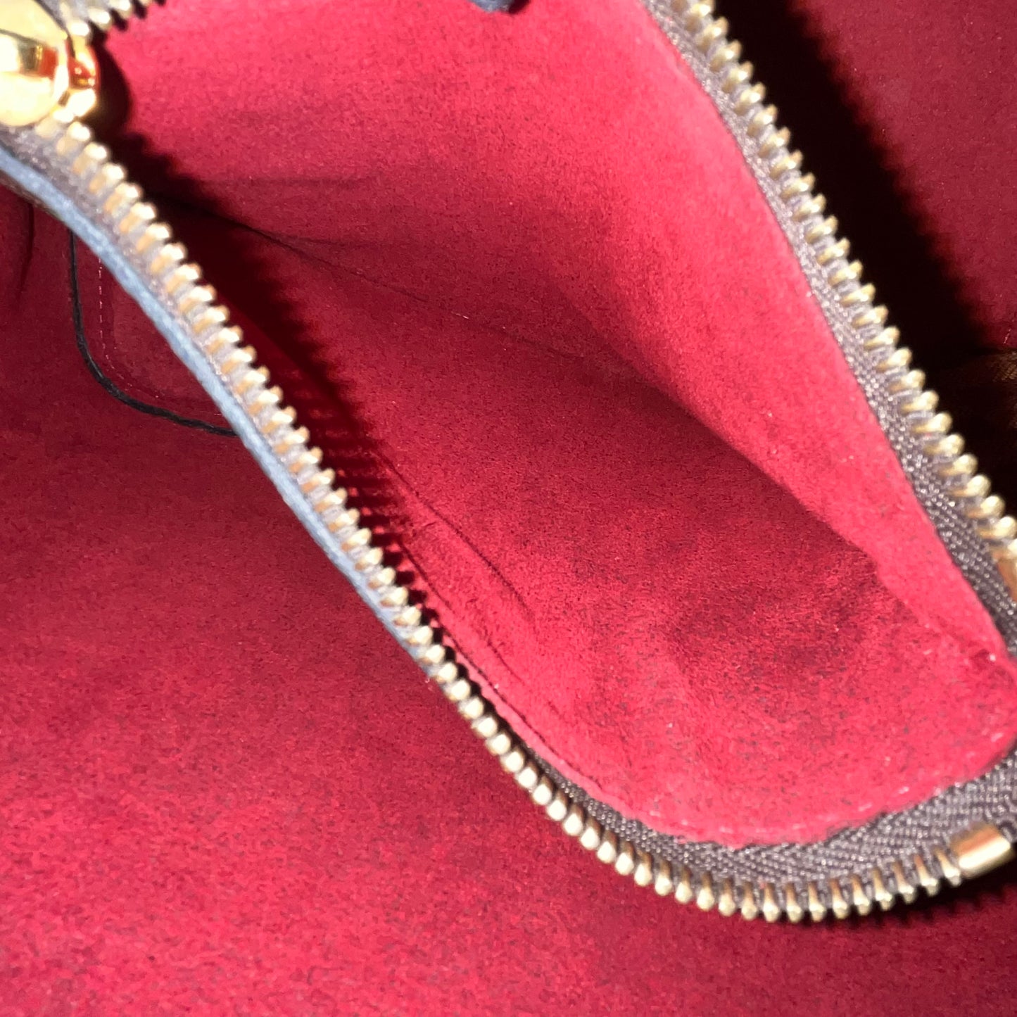 Louis Vuitton NeoNoe Damier Ebene Maroon Trims – 10.2"H x 8.7"L x 10.2"W