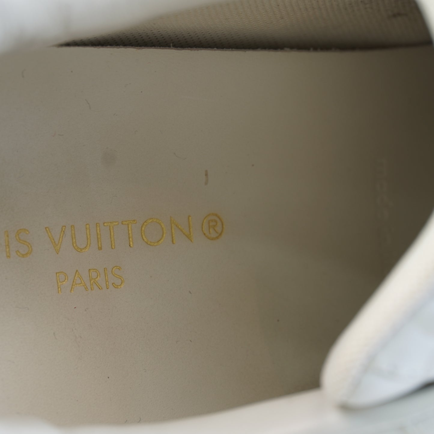 Louis Vuitton Runaway Sneakers White size 37