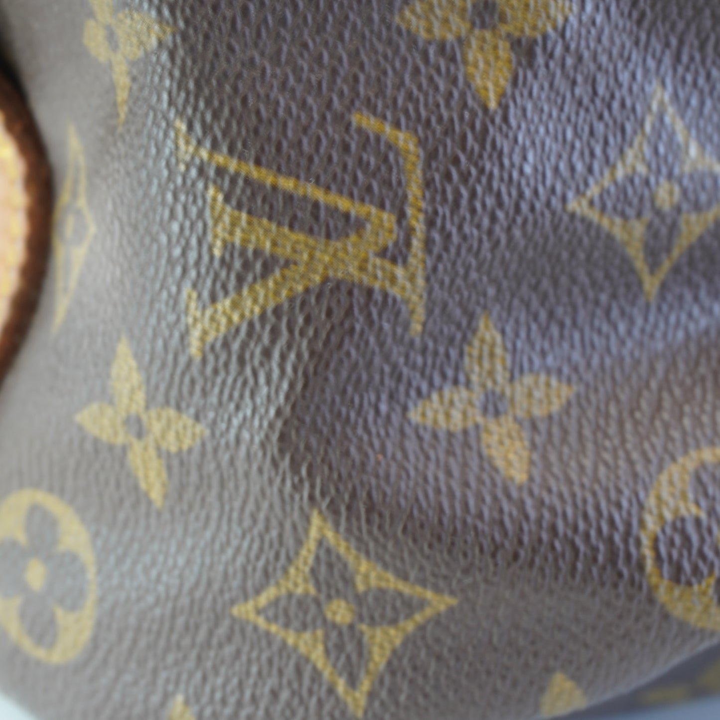 Louis Vuitton Saumar 35