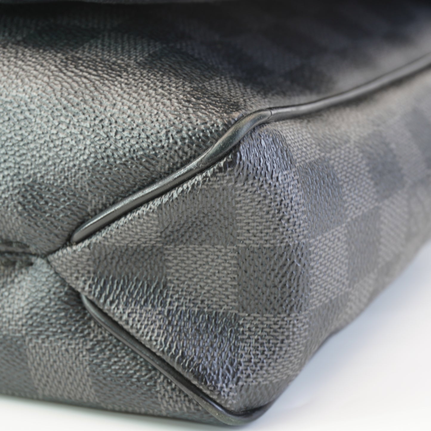 Louis Vuitton For Men Messenger Bag MM