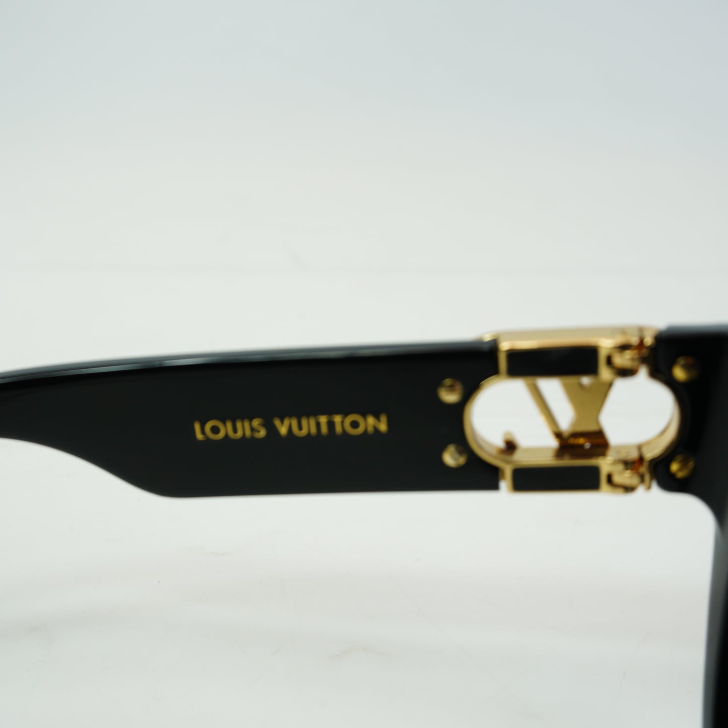 Louis Vuitton Link PM Cat Eye Sunglasses