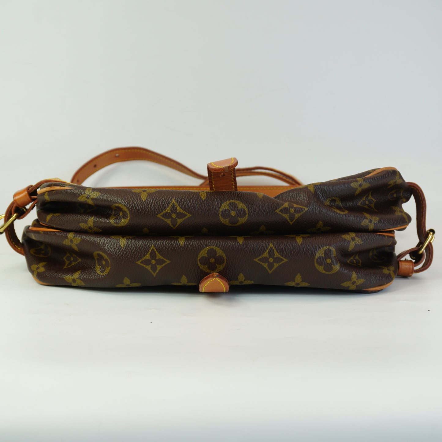 Louis Vuitton Saumur 30 Shoulder Bag GHW