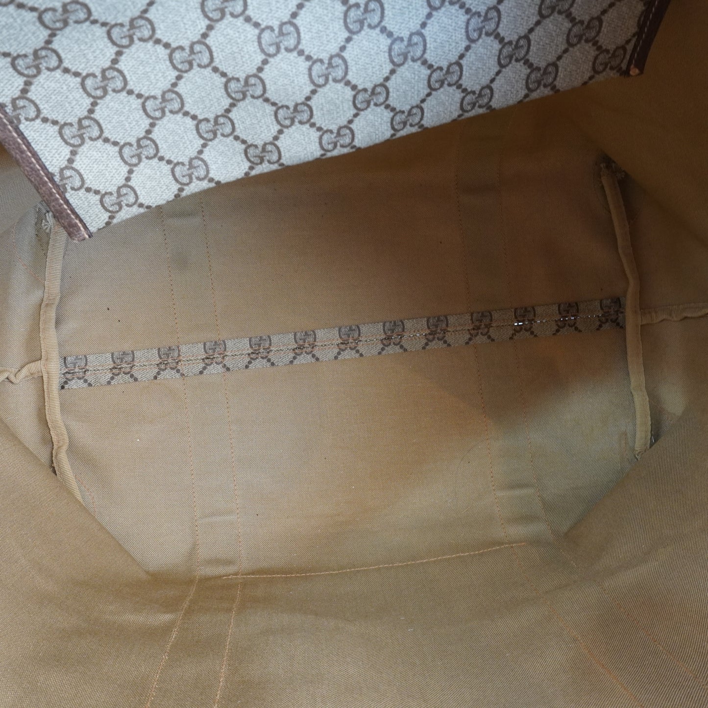 Gucci GG Supreme Duffle Bag