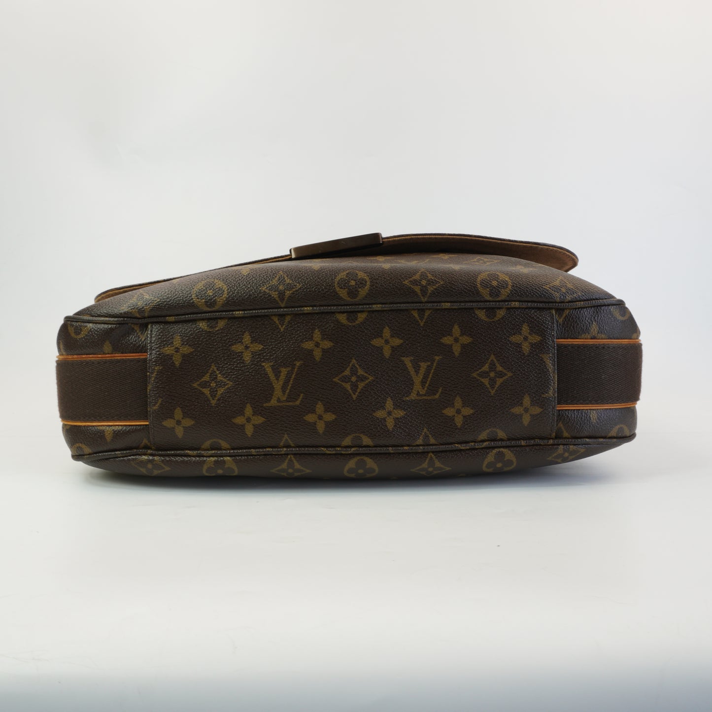 Louis Vuitton Beaubourge MM Messenger Bag Mono GHW Large