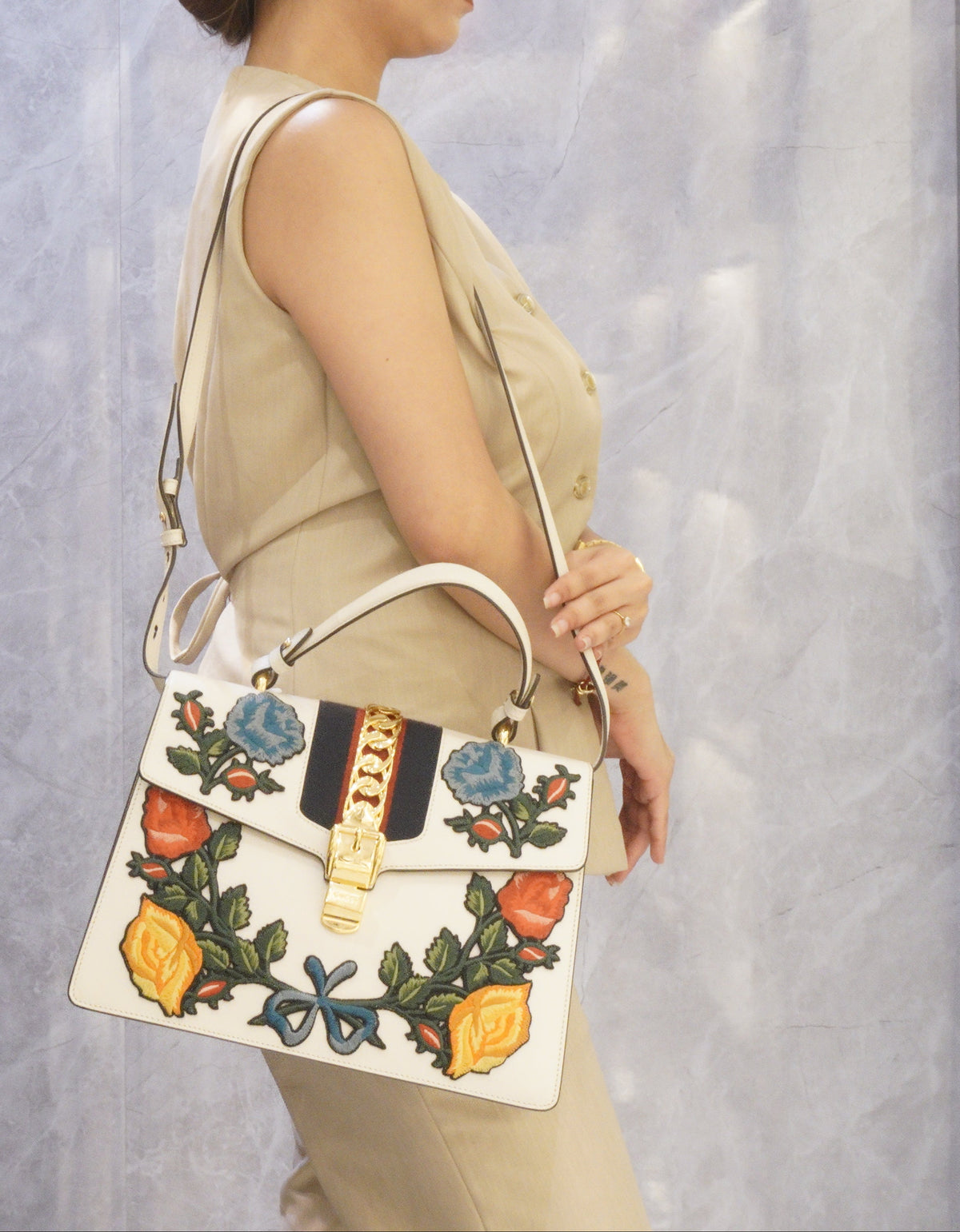 Gucci White Smooth Calfskin Leather Floral Embroidered Medium Sylvie Top-Handle Bag GHW