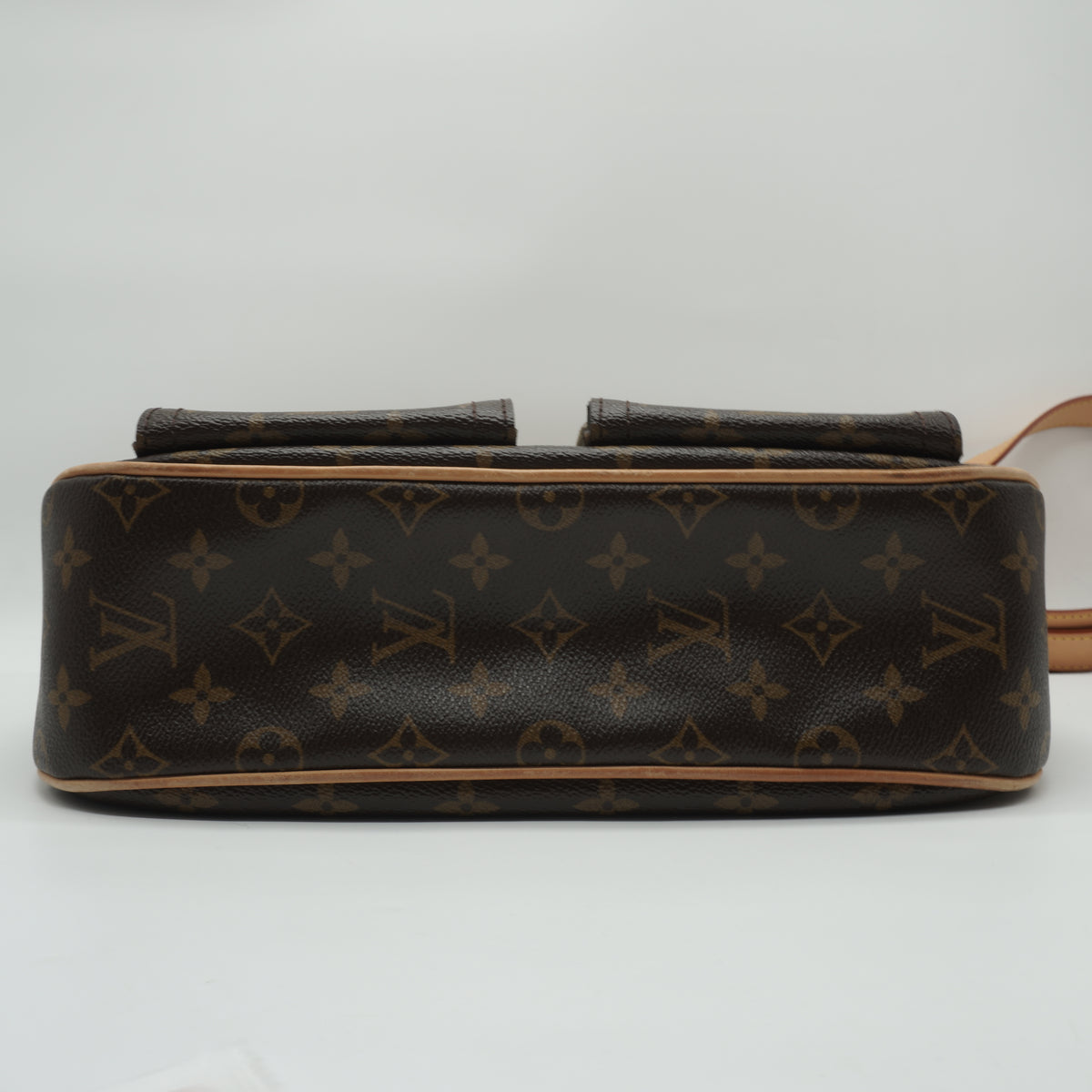 Louis Vuitton Hudson GM Bag Monogram Canvas GHW