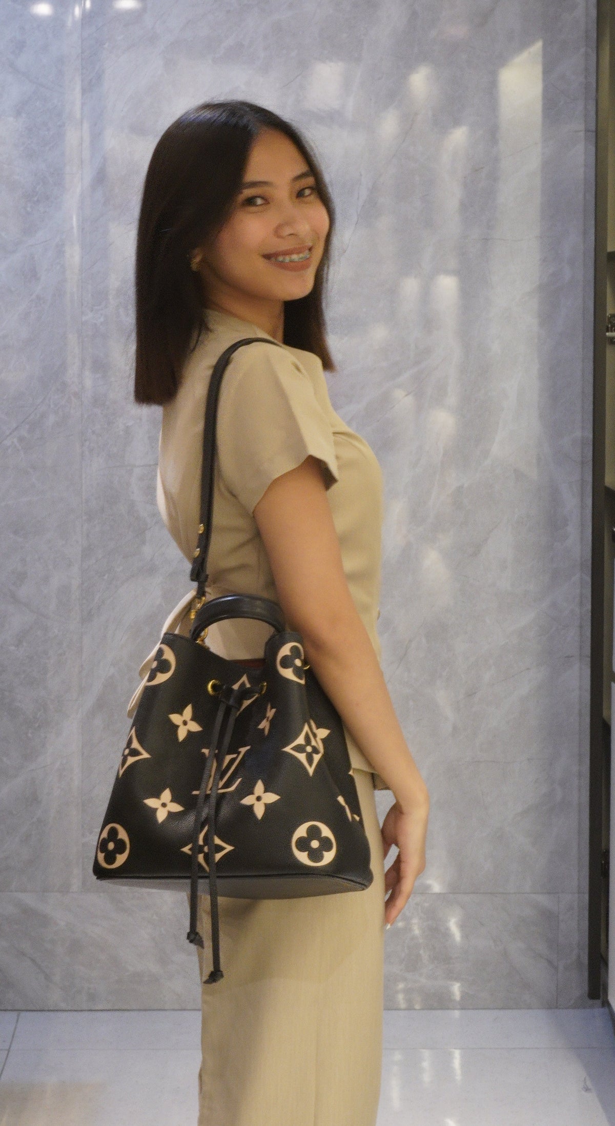 Louis Vuitton Neo Neo MM Bucket Black GHW