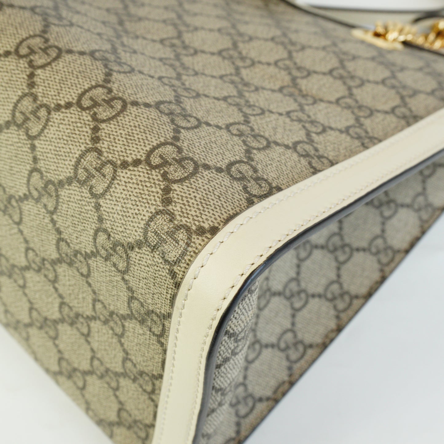 Gucci Padlock GG Supreme Beige Medium GHW