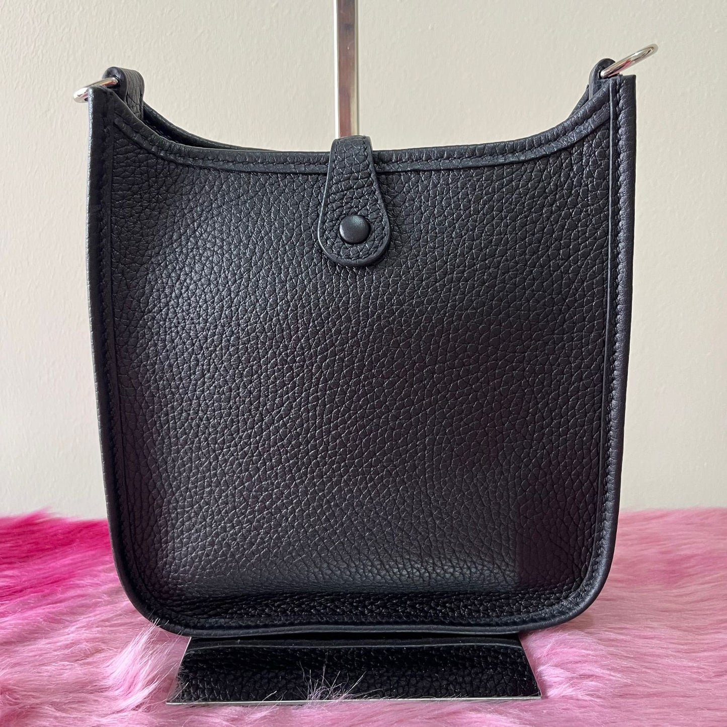 Hermès Evelyne TPM Black – 6.7"H x 7"L x 2"W