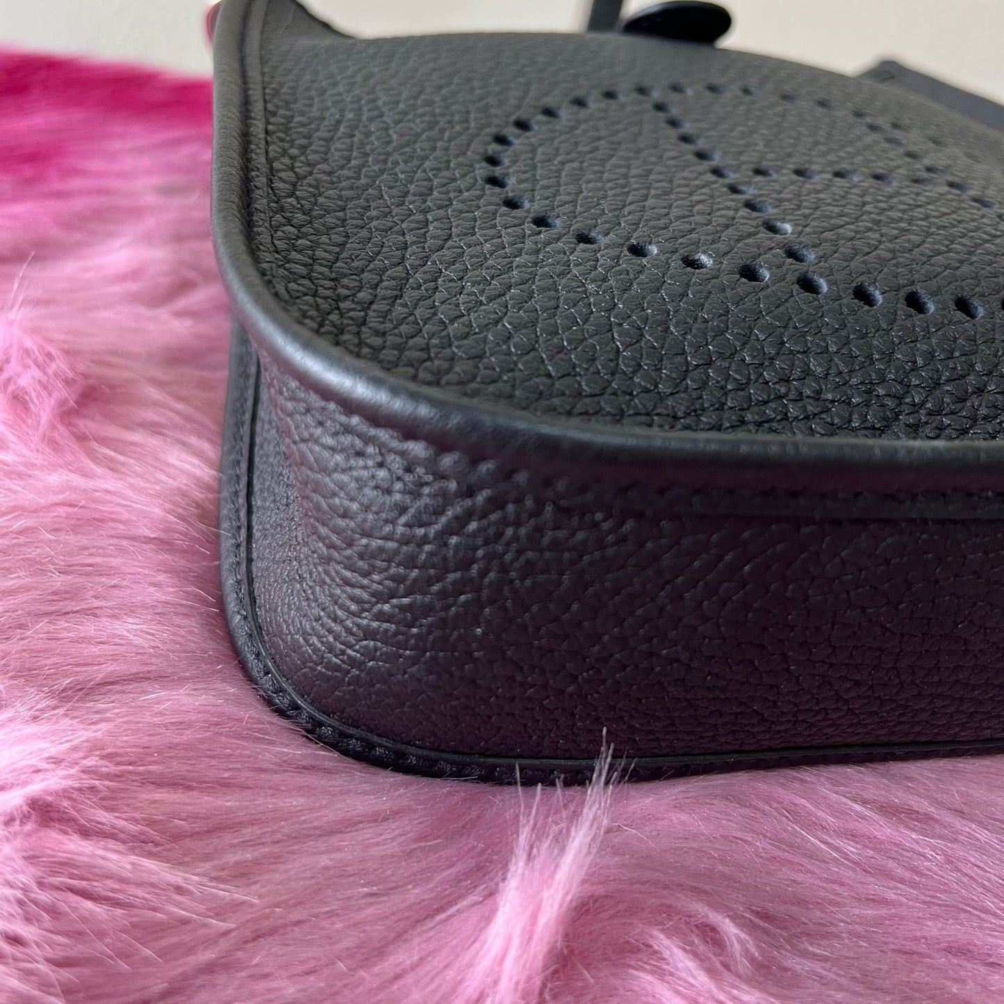 Hermès Evelyne TPM Black – 6.7"H x 7"L x 2"W