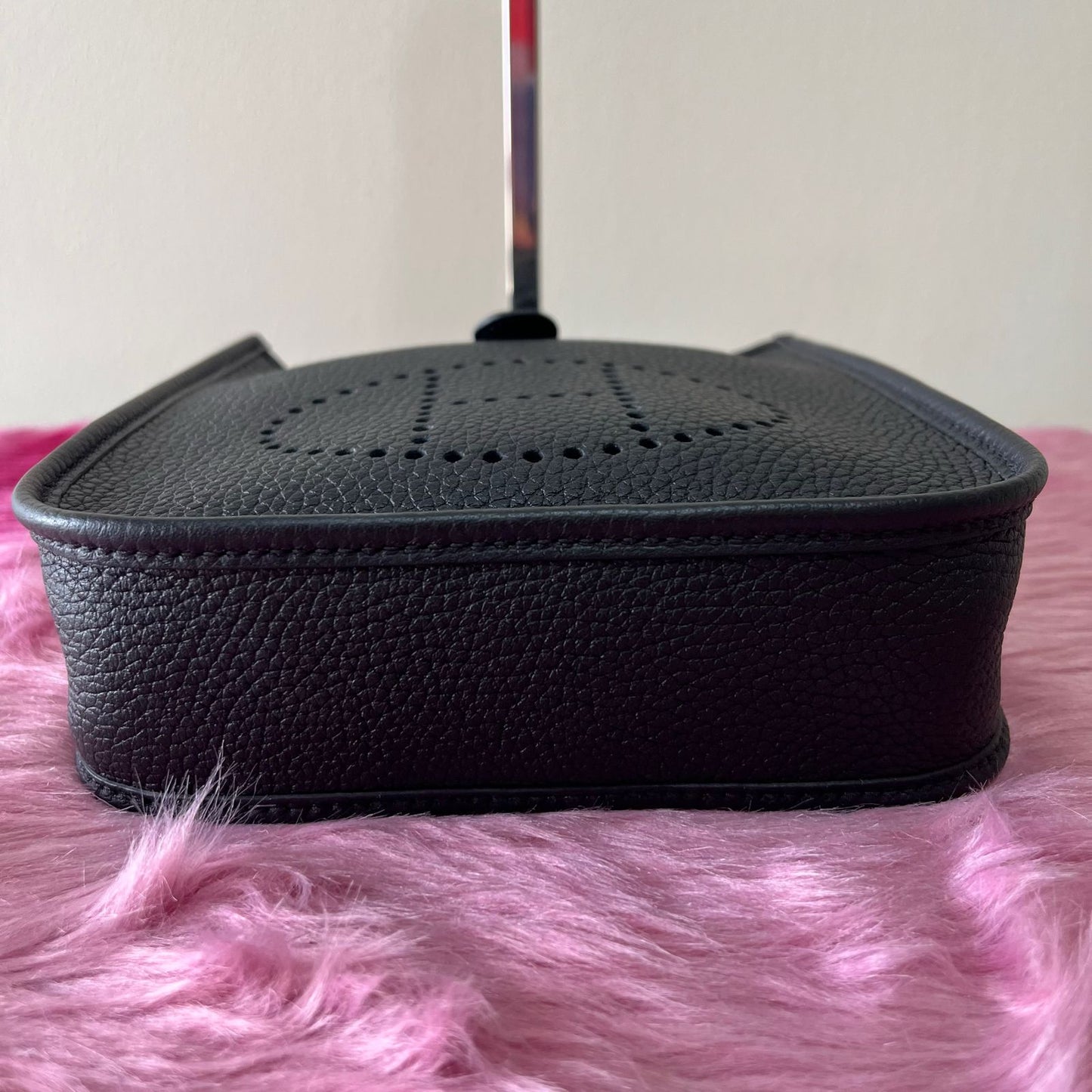 Hermès Evelyne TPM Black – 6.7"H x 7"L x 2"W