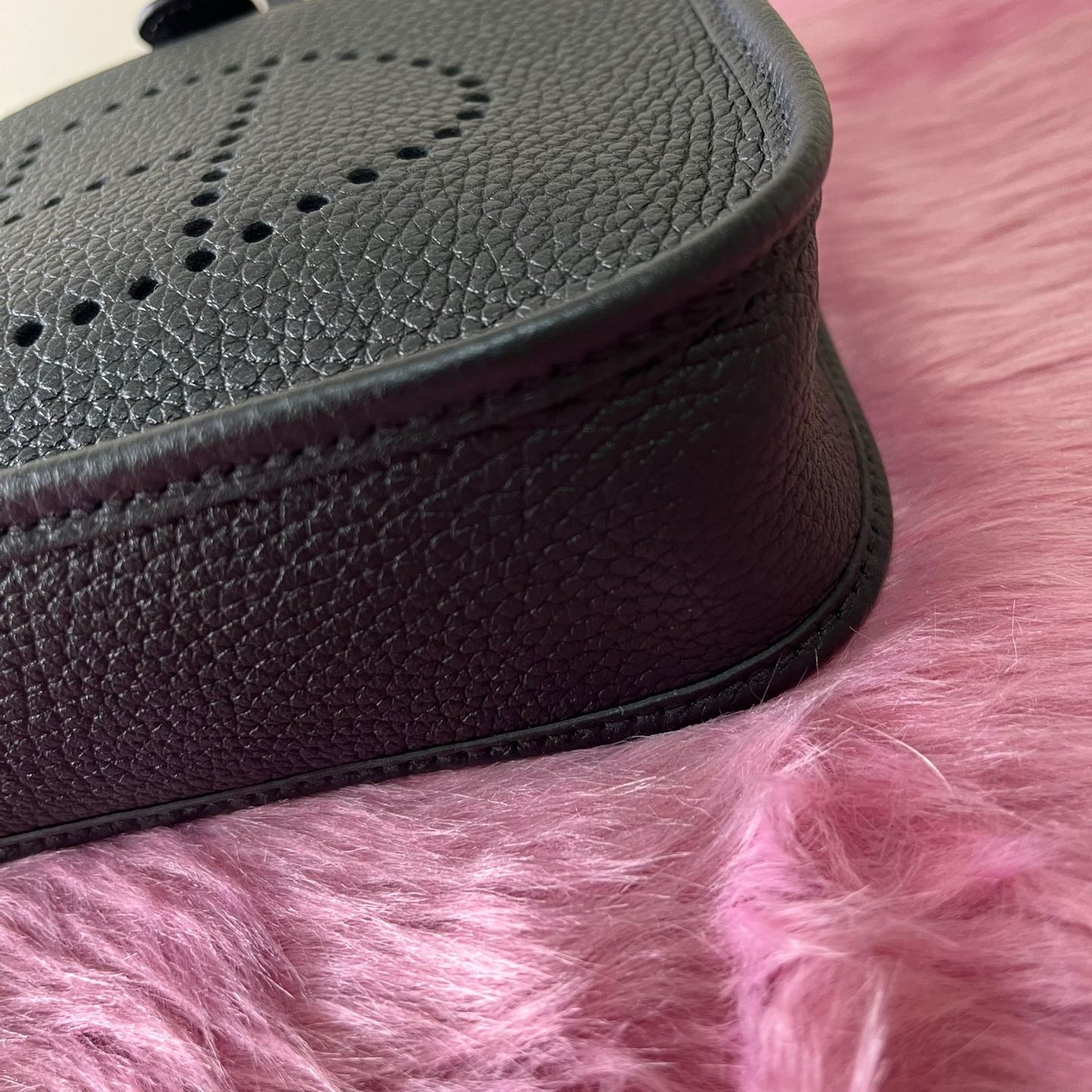 Hermès Evelyne TPM Black – 6.7"H x 7"L x 2"W