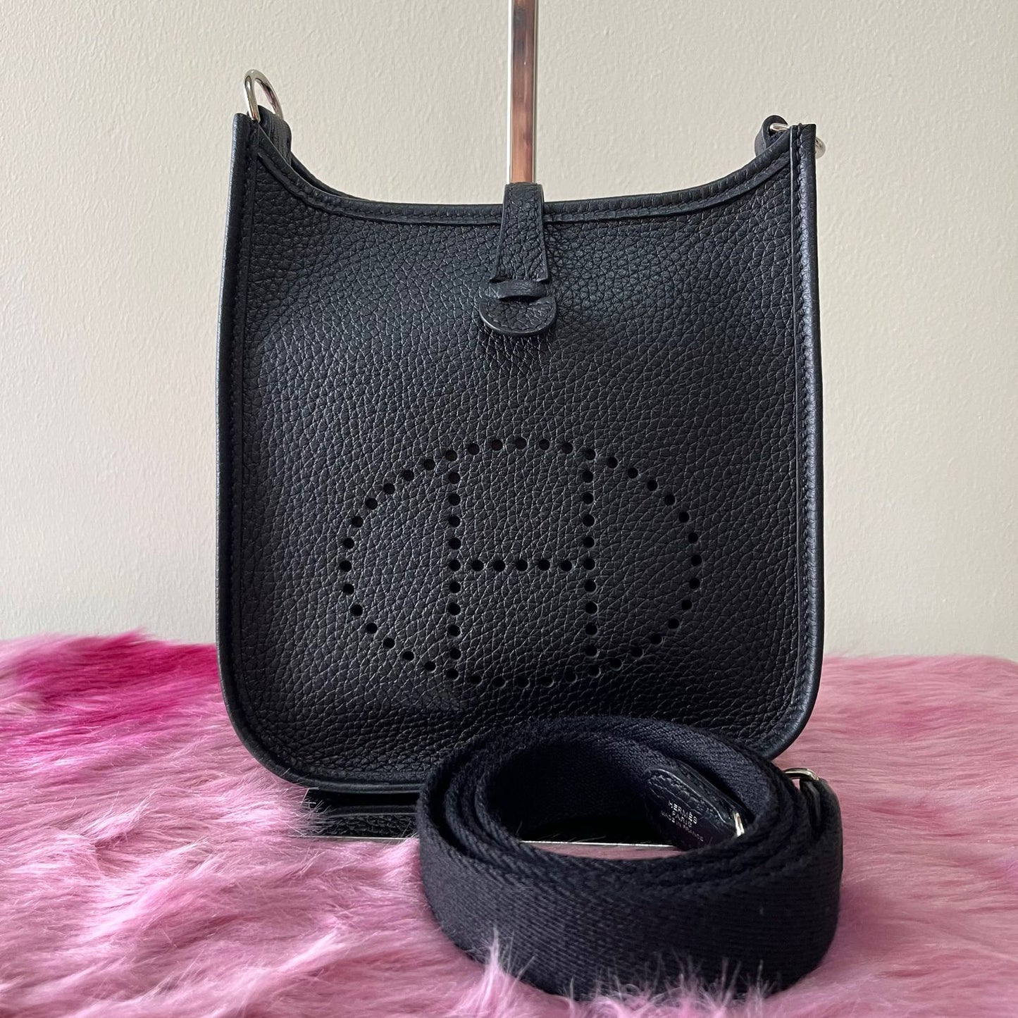 Hermès Evelyne TPM Black – 6.7"H x 7"L x 2"W