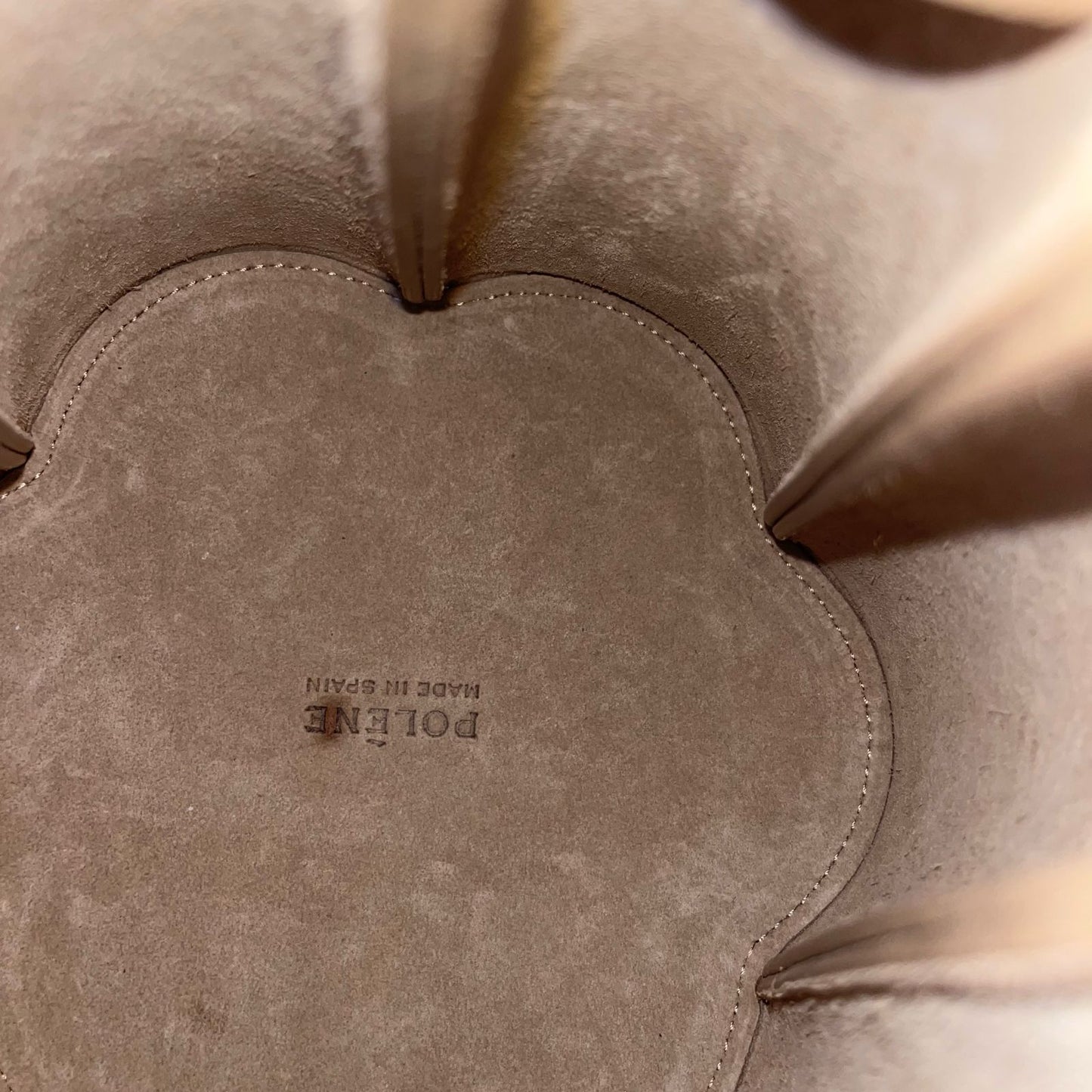 Polène Huit Small Beige – 7"H x 8.5"L x 3"W