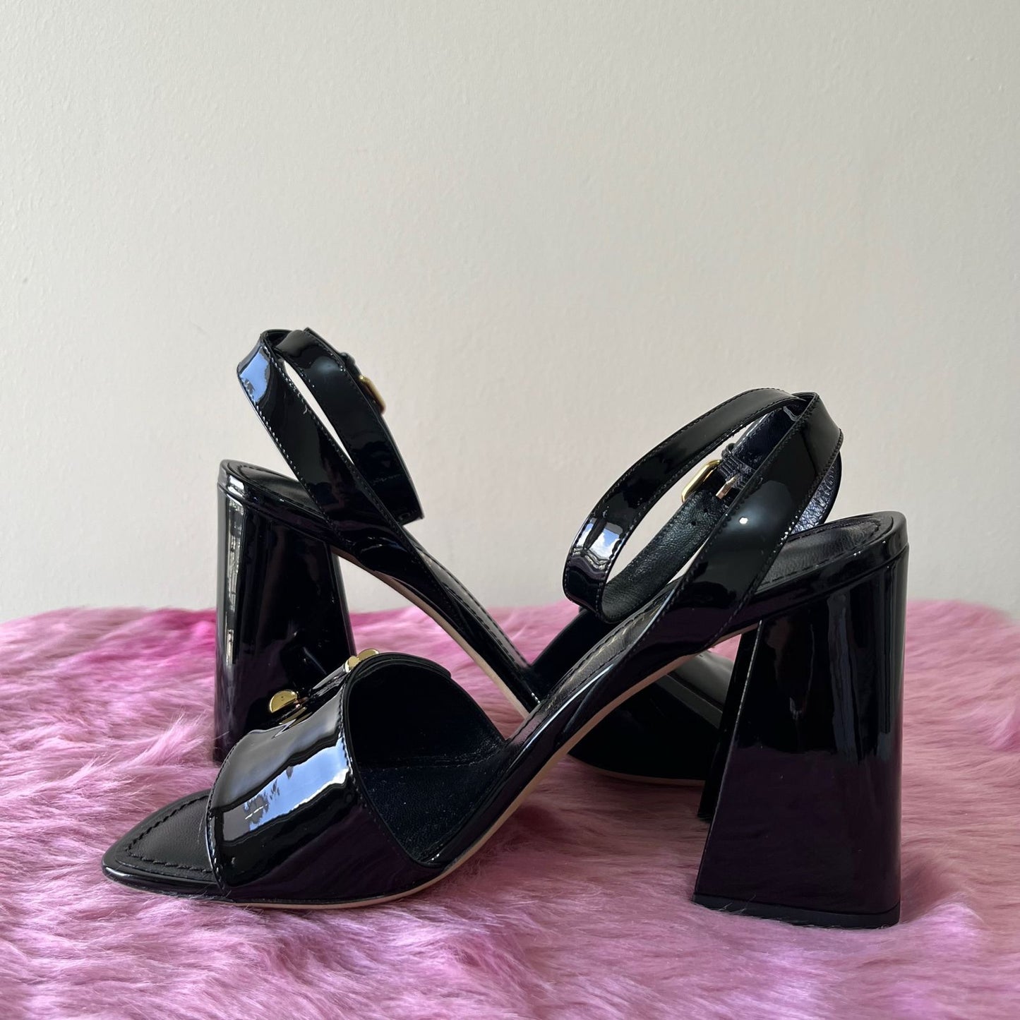 Louis Vuitton Shake Sandals Black Patent – 3.1"H x 9.8"L x 3.3"W