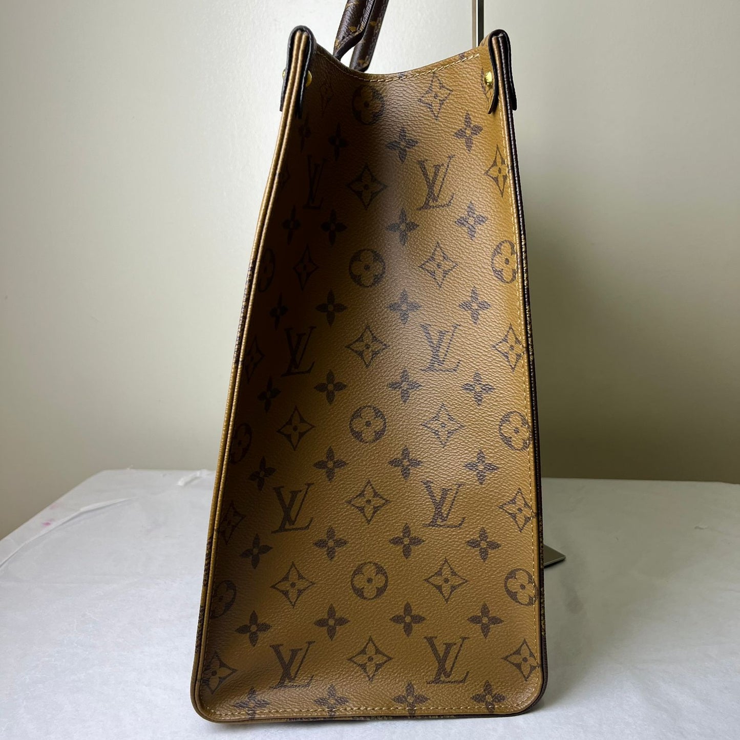 Louis Vuitton OnTheGo GM Reverse Monogram Canvas – 13.4"H x 16.1"L x 7.5"W