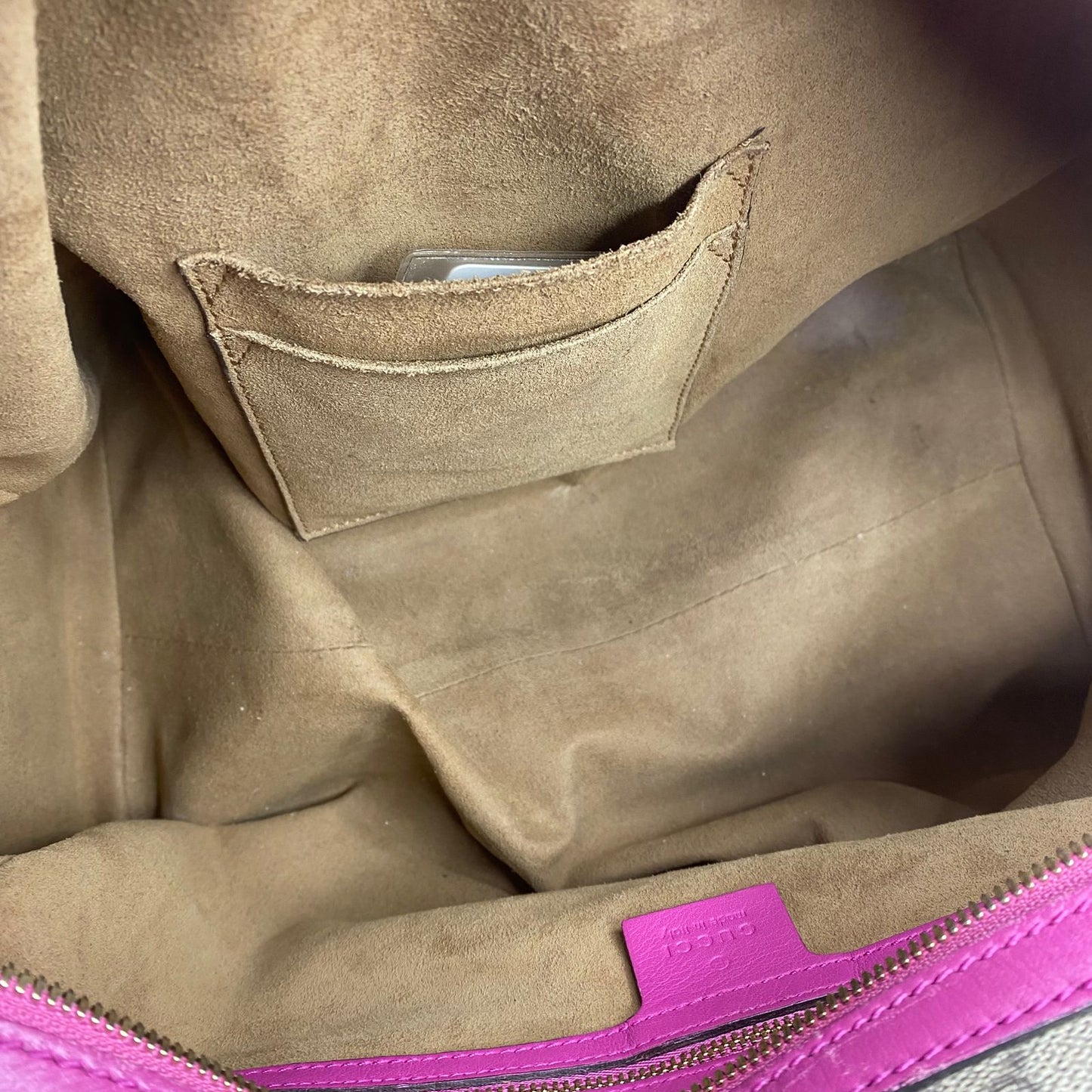 Gucci GG Supreme Boston bag in beige Pink and Red