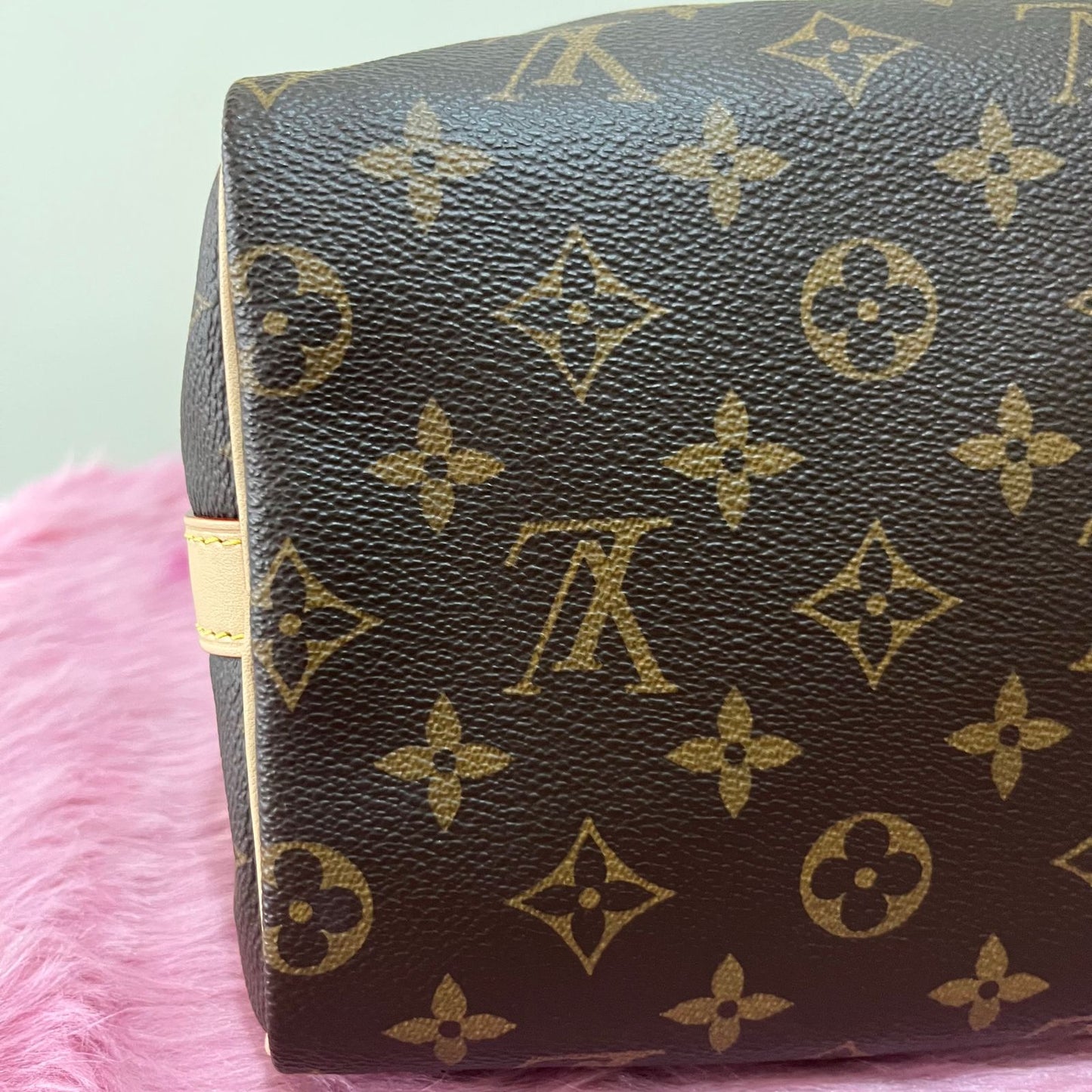 Louis Vuitton Speedy 25 Monogram Canvas β 7.5"H x 10"L x 6"W