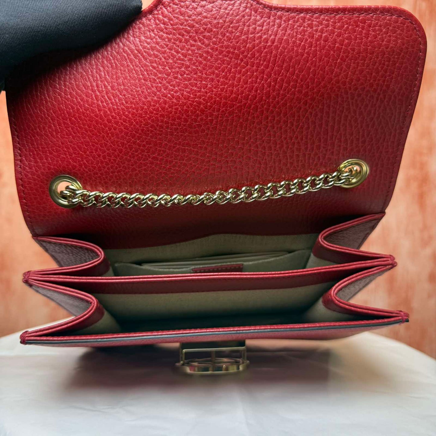 Gucci Interlocking G Chain Shoulder Bag - Red 7.1" H x 8.3" W