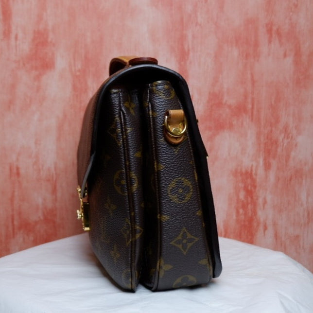 Louis Vuitton Metis - Monogram Canvas 9.84"L x 7.48"H x 2.76"W