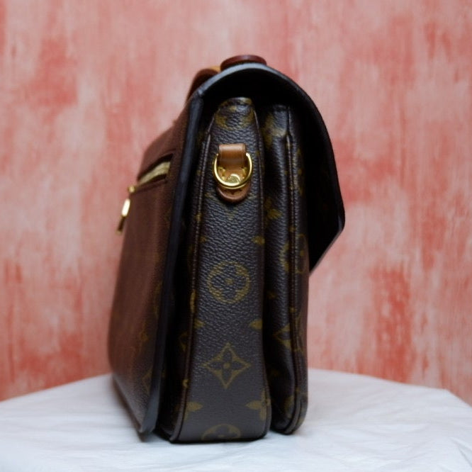 Louis Vuitton Metis - Monogram Canvas 9.84"L x 7.48"H x 2.76"W