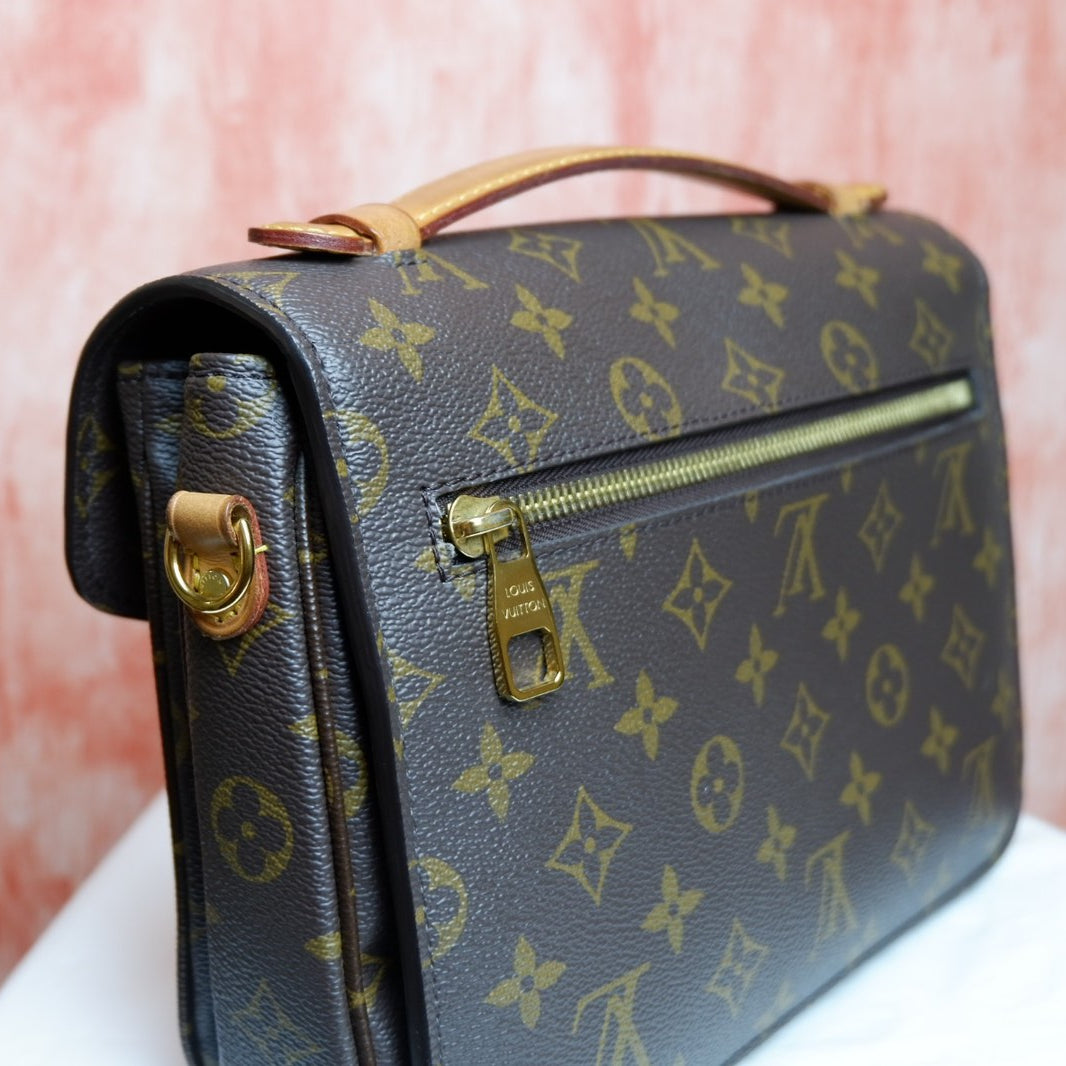 Louis Vuitton Metis - Monogram Canvas 9.84"L x 7.48"H x 2.76"W