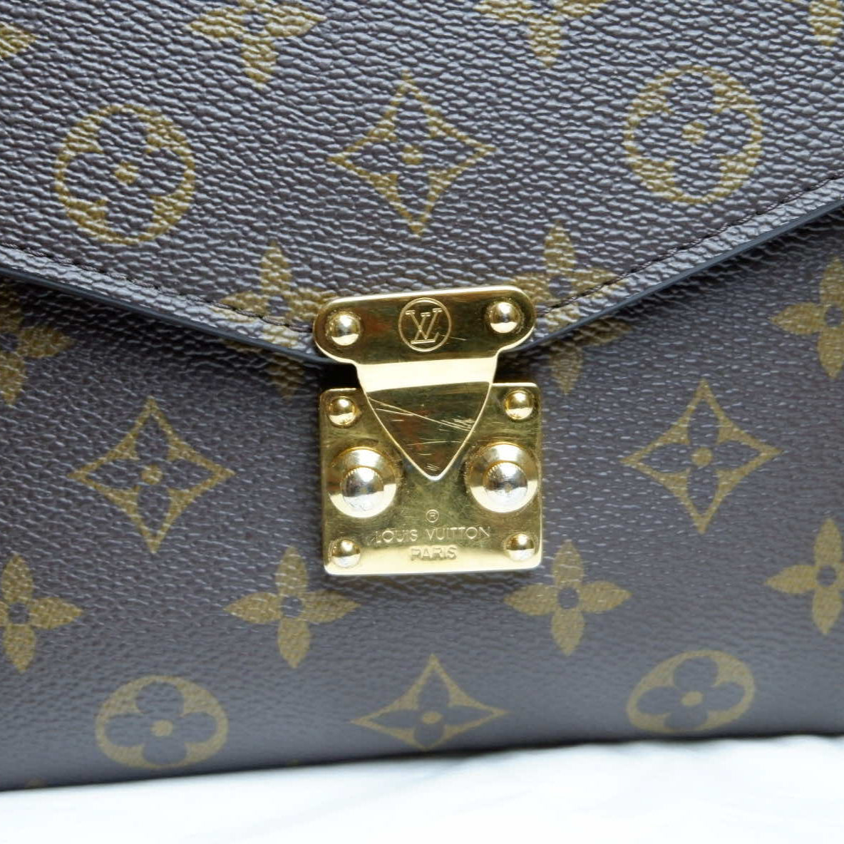 Louis Vuitton Metis - Monogram Canvas 9.84"L x 7.48"H x 2.76"W