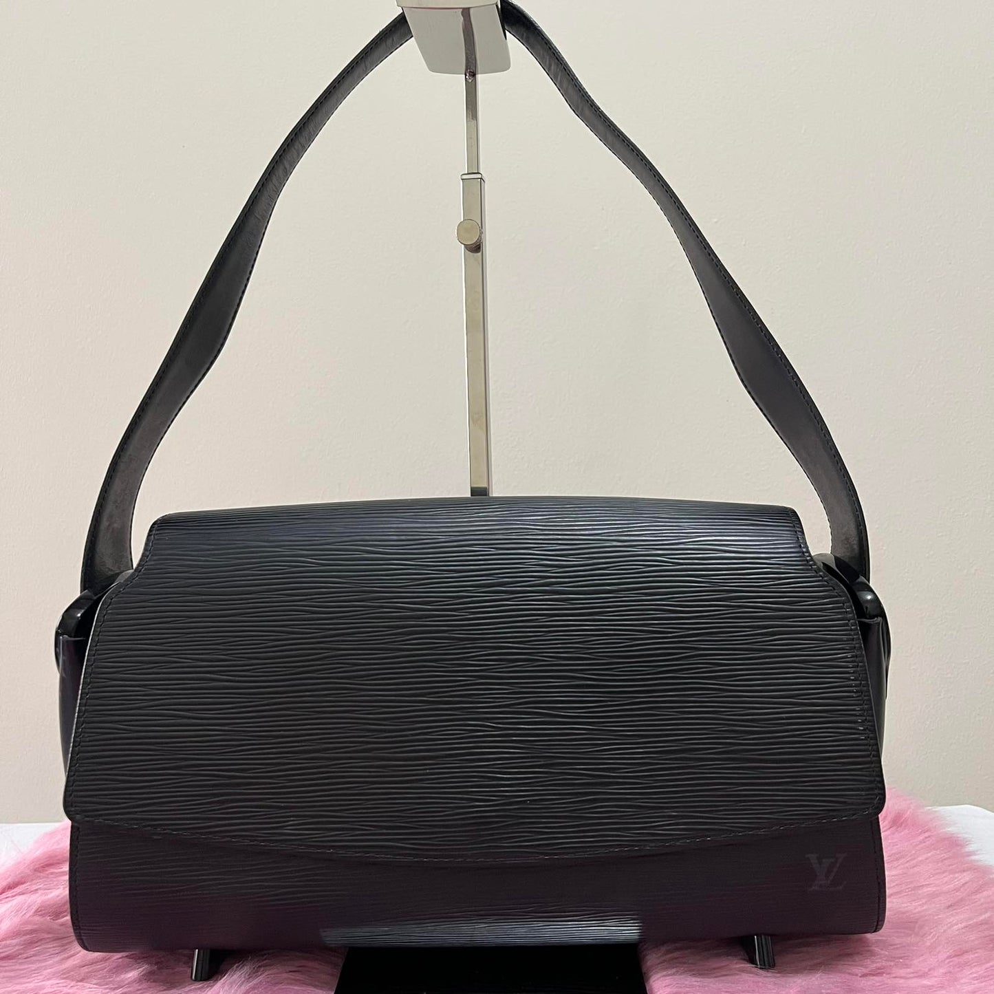 Louis Vuitton Epi Nocturne GM Black – 6.3"H x 12.2"L x 2.4"W