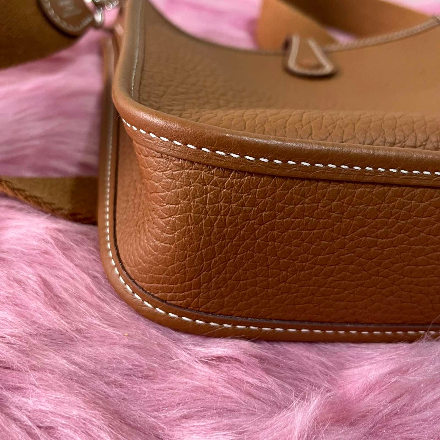Hermès Evelyne TPM Gold with Palladium Hardware – 6.7"H x 7"L x 2"W