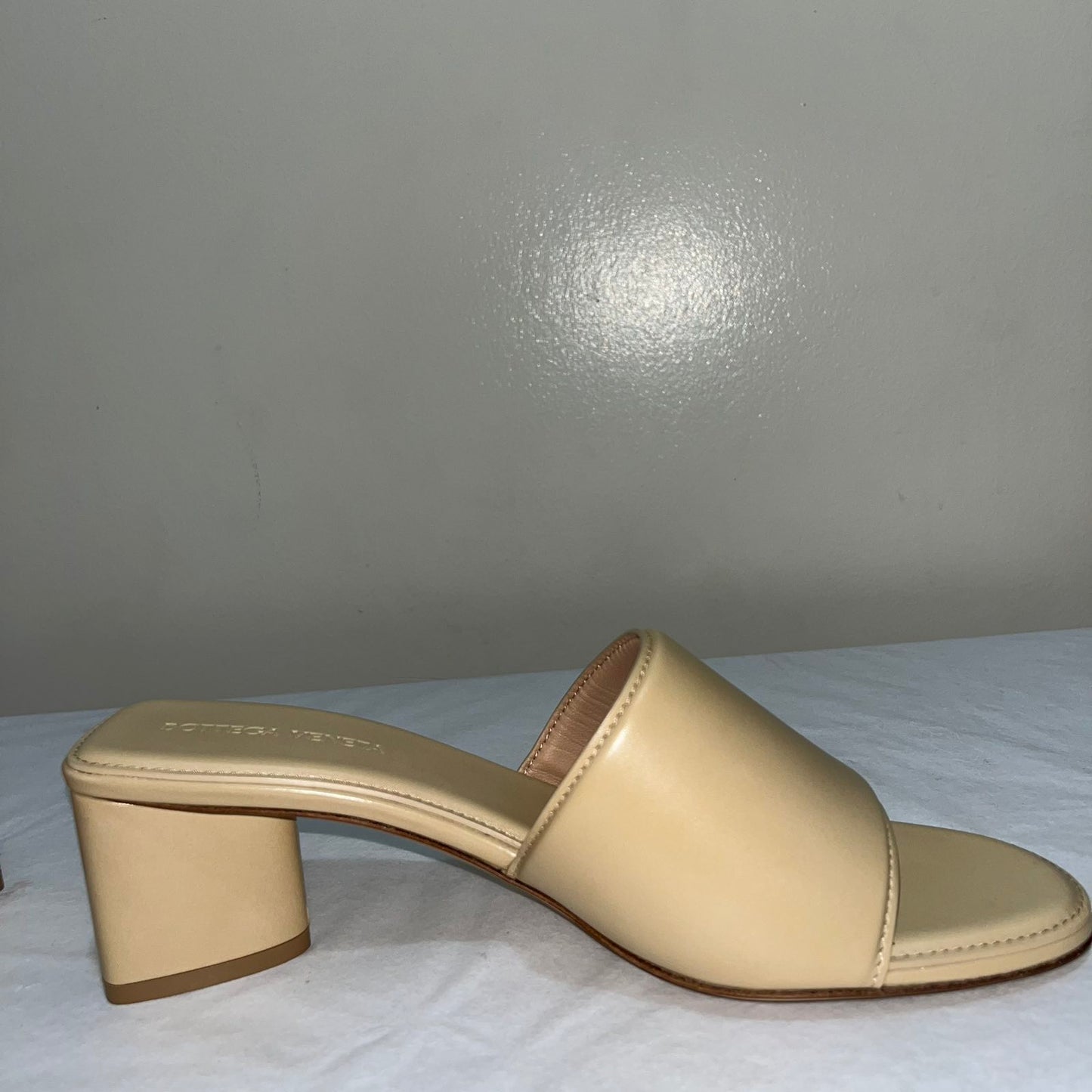 Bottega Veneta Sandals Beige – Size 37.5