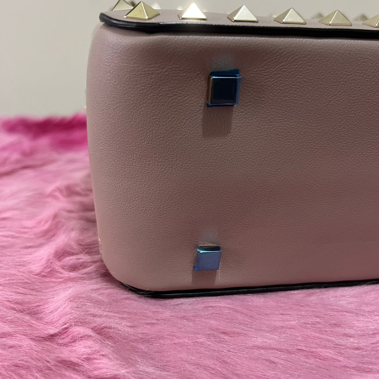 Valentino Rockstud Vanity Pink – 5"H x 7"L x 4"W