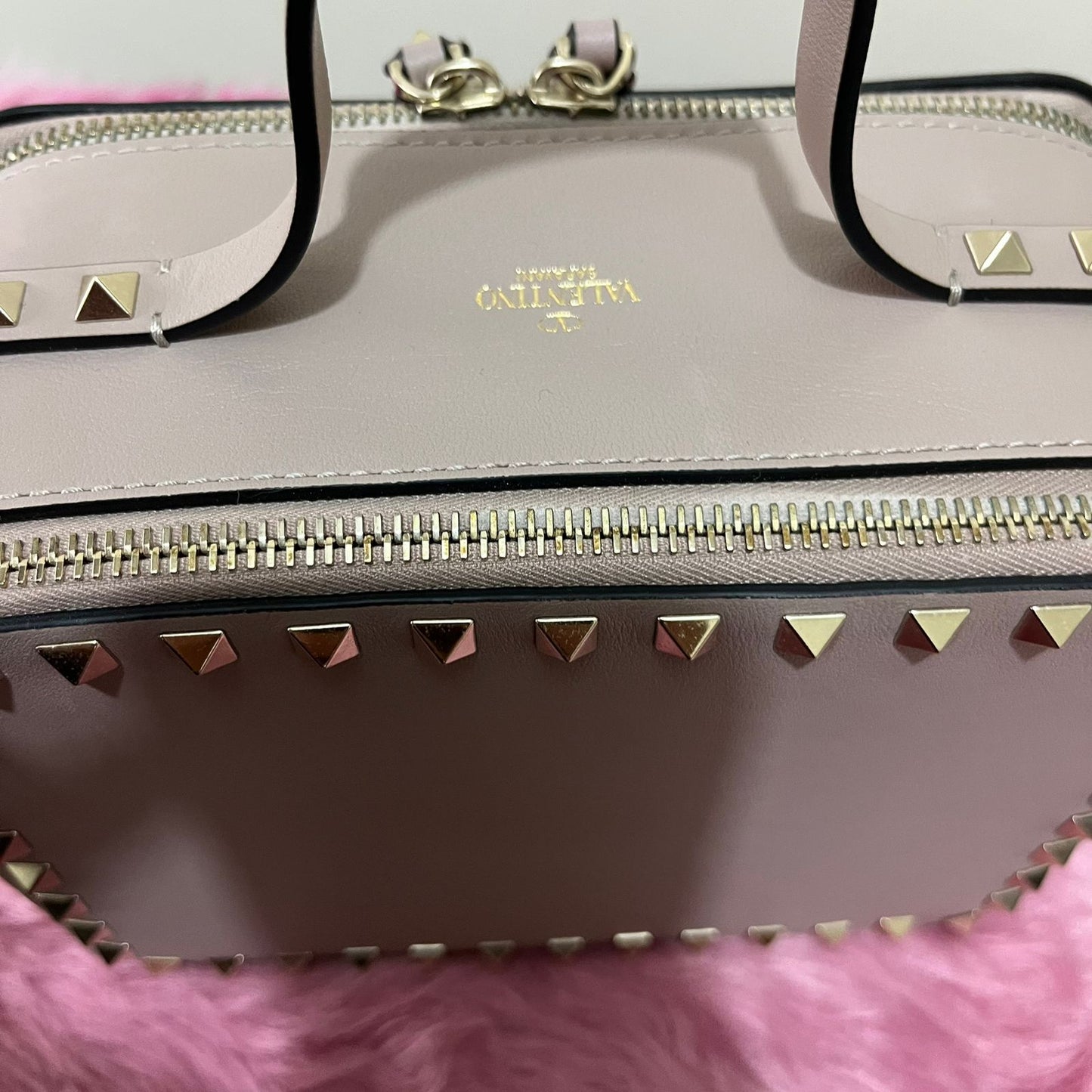 Valentino Rockstud Vanity Pink – 5"H x 7"L x 4"W