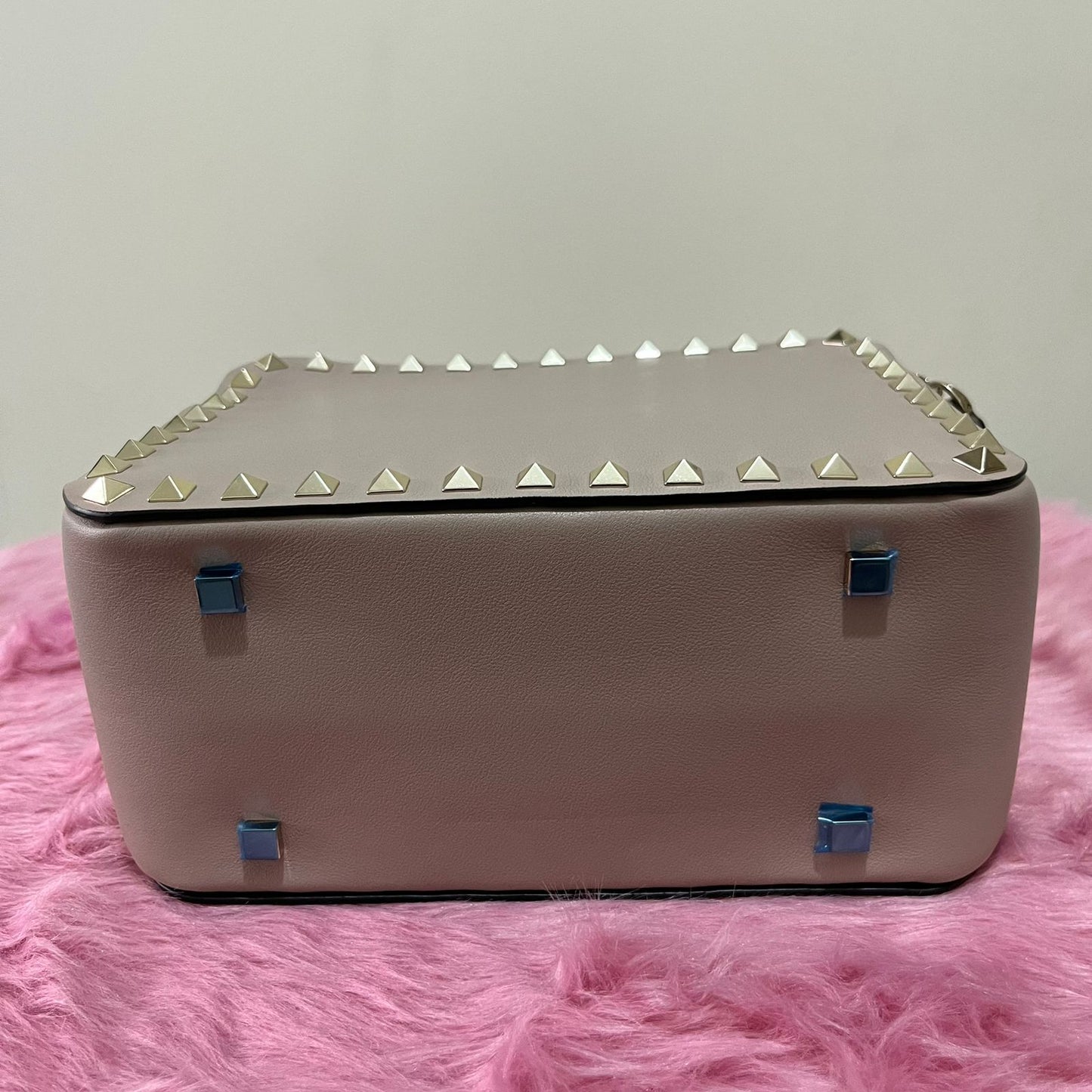 Valentino Rockstud Vanity Pink – 5"H x 7"L x 4"W
