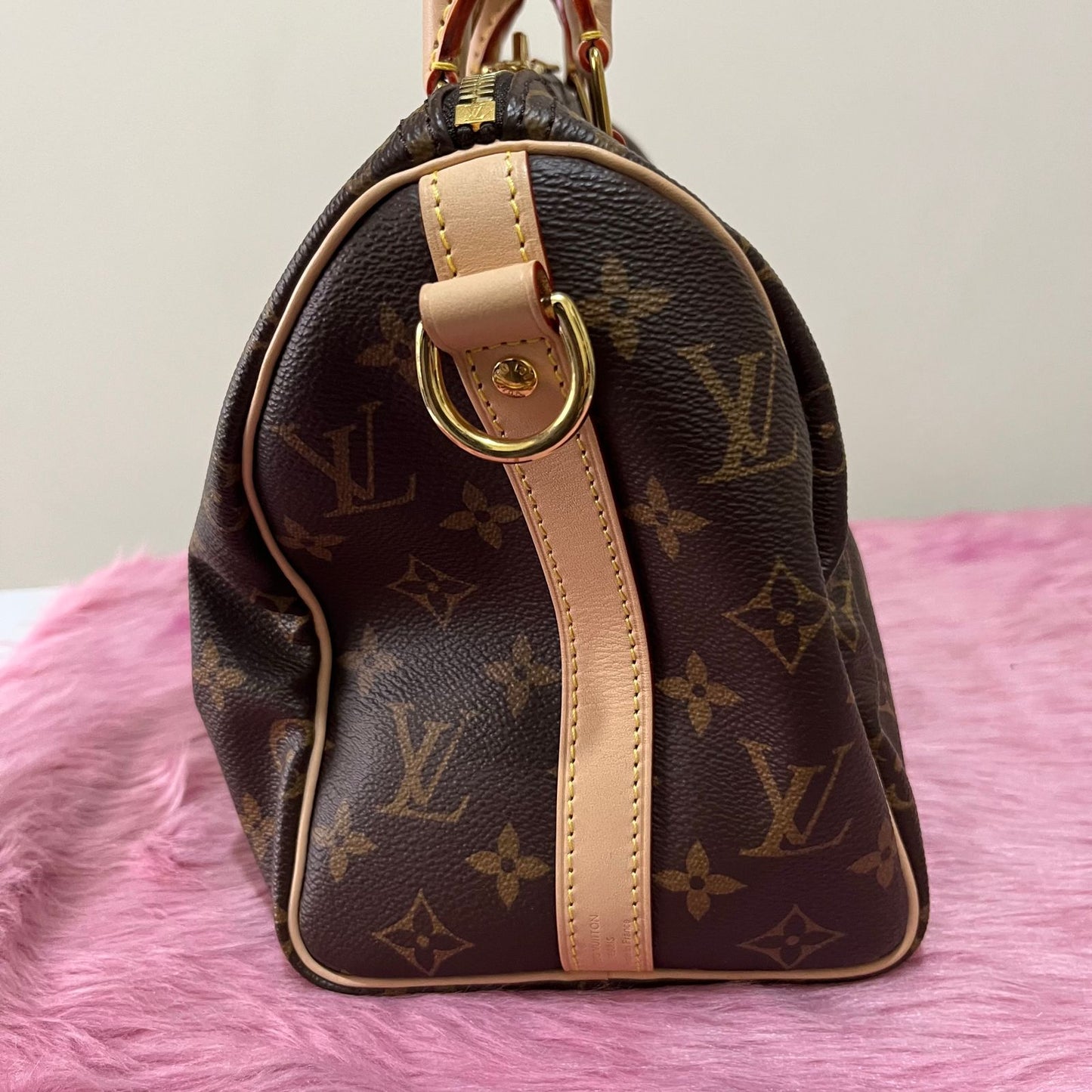 Louis Vuitton Speedy 25 Monogram Canvas – 7.5"H x 10"L x 6"W