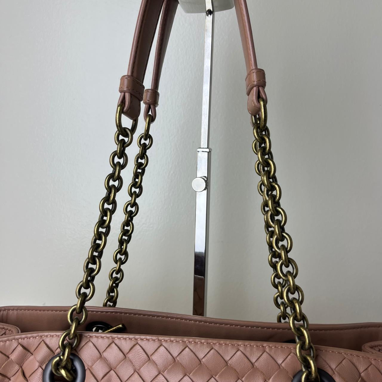 Bottega Veneta Nappa Intrecciato Double Chain Old Rose – 6.7"H x 10.2"L x 2.4"W