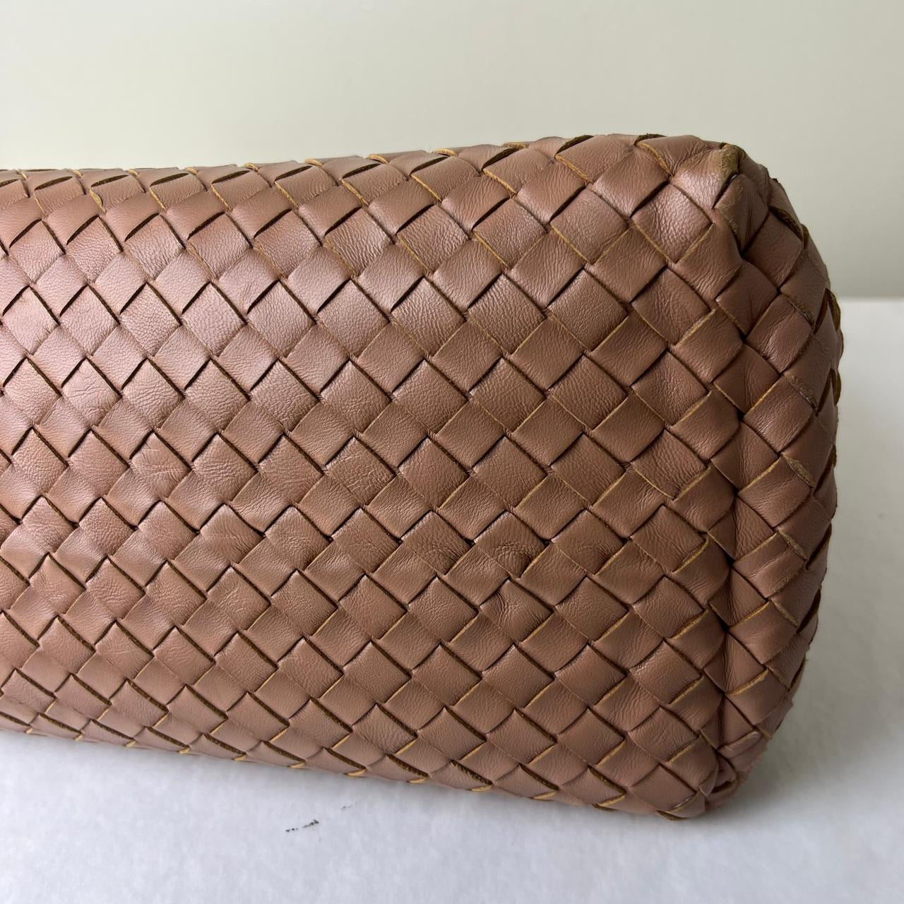 Bottega Veneta Nappa Intrecciato Double Chain Old Rose – 6.7"H x 10.2"L x 2.4"W