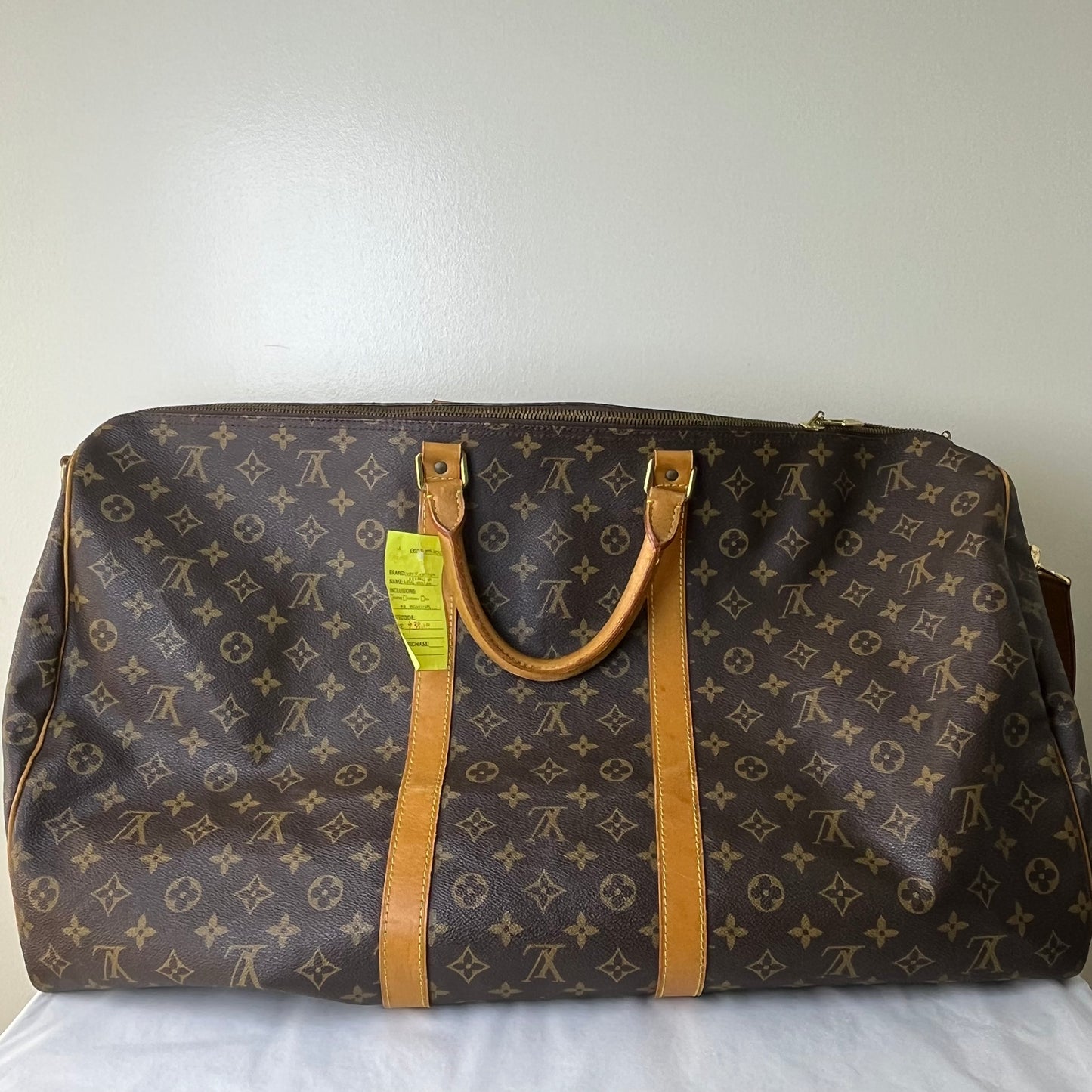 Louis Vuitton Keepall 55 Monogram Canvas – 11.8"H x 21.7"L x 9.4"W