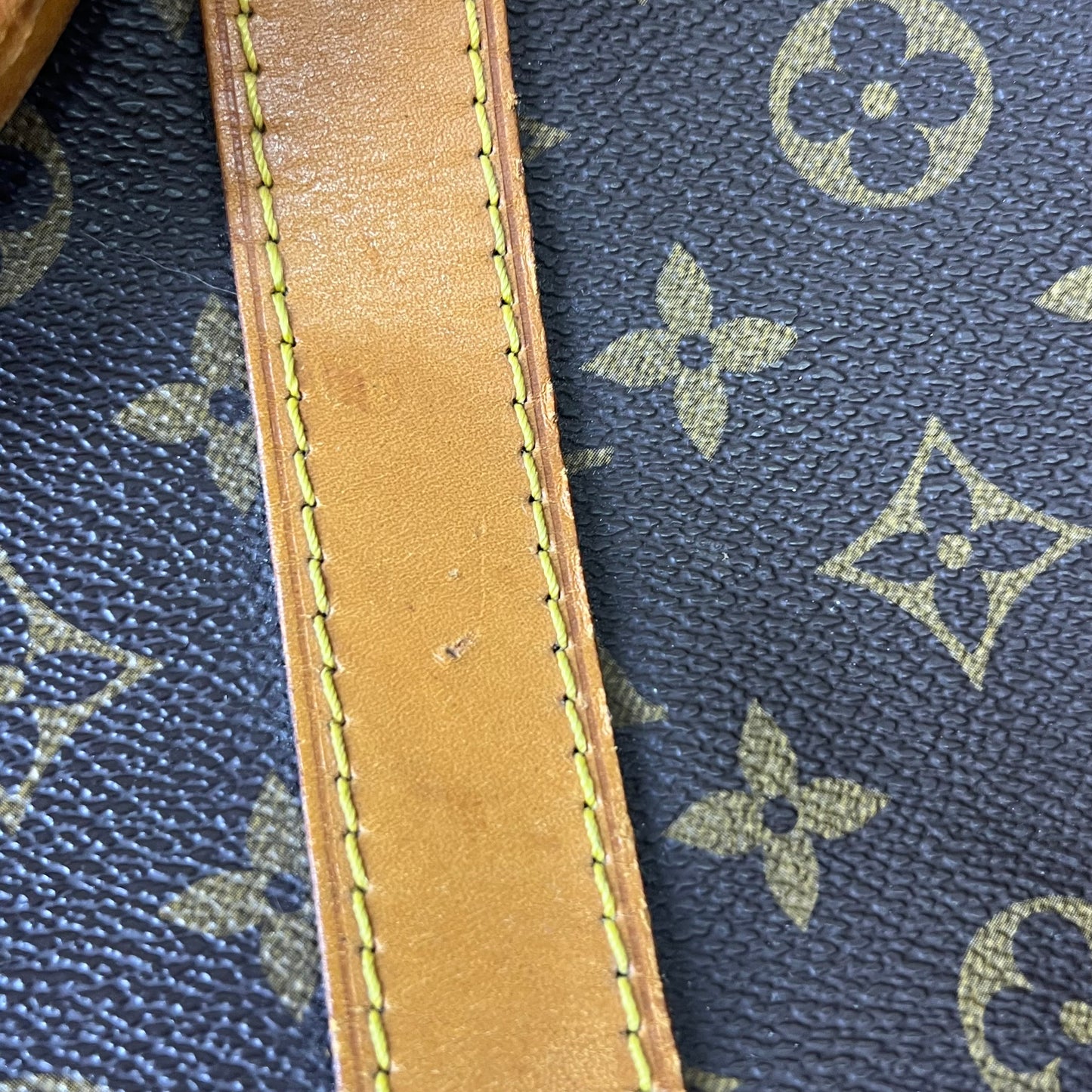 Louis Vuitton Keepall 55 Monogram Canvas – 11.8"H x 21.7"L x 9.4"W